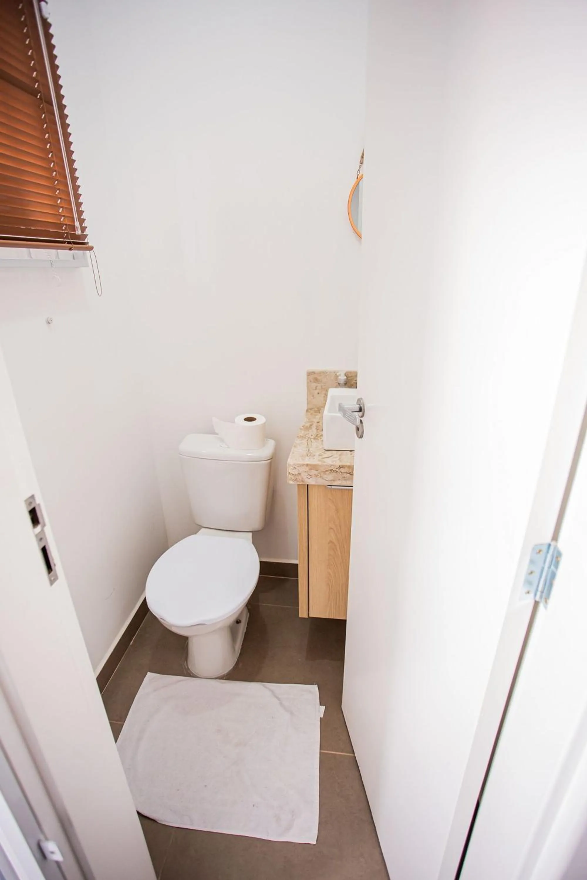 Bathroom in Completa casa apenas 700m da praia