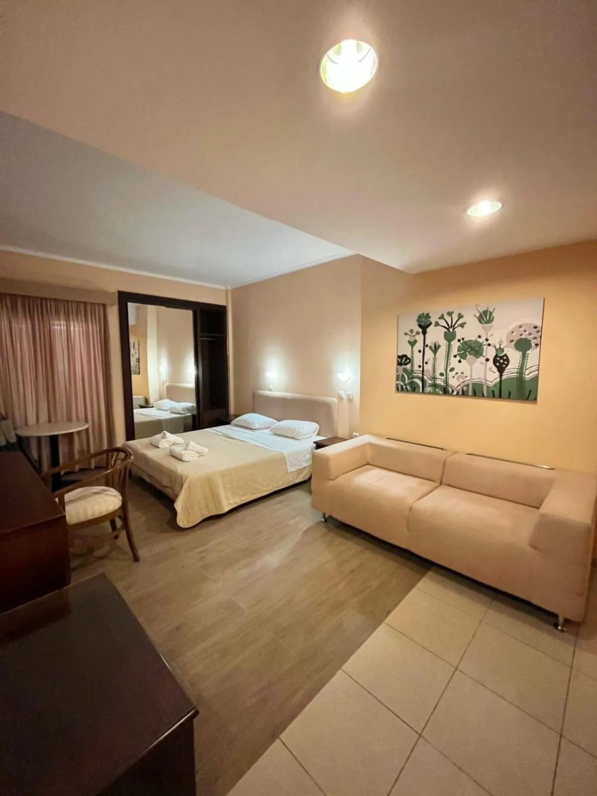 Bedroom, Bed in Saint George Hotel