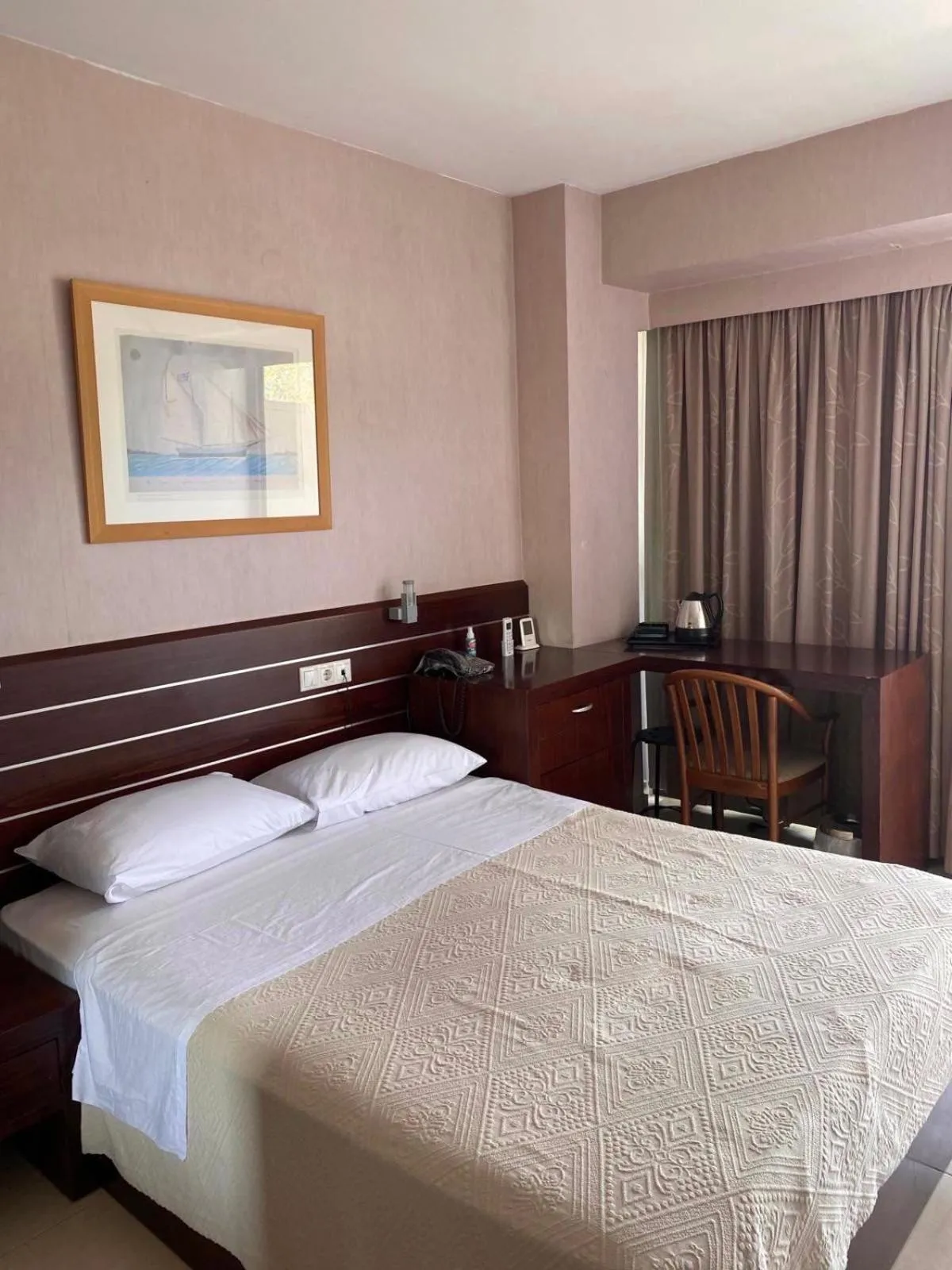 Bed in Saint George Hotel