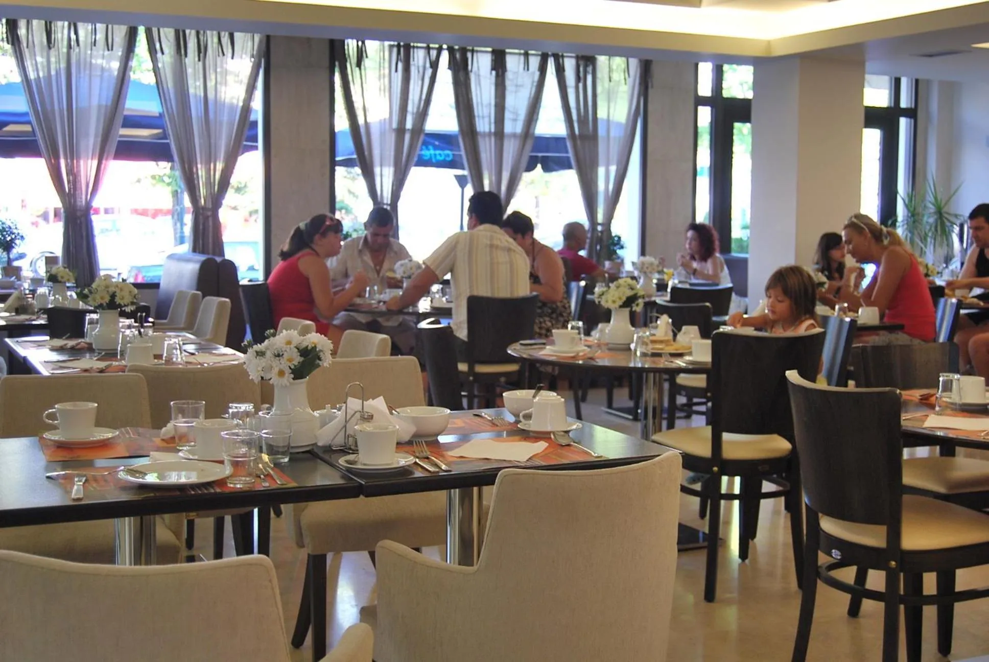 Restaurant/places to eat in Saint George Hotel