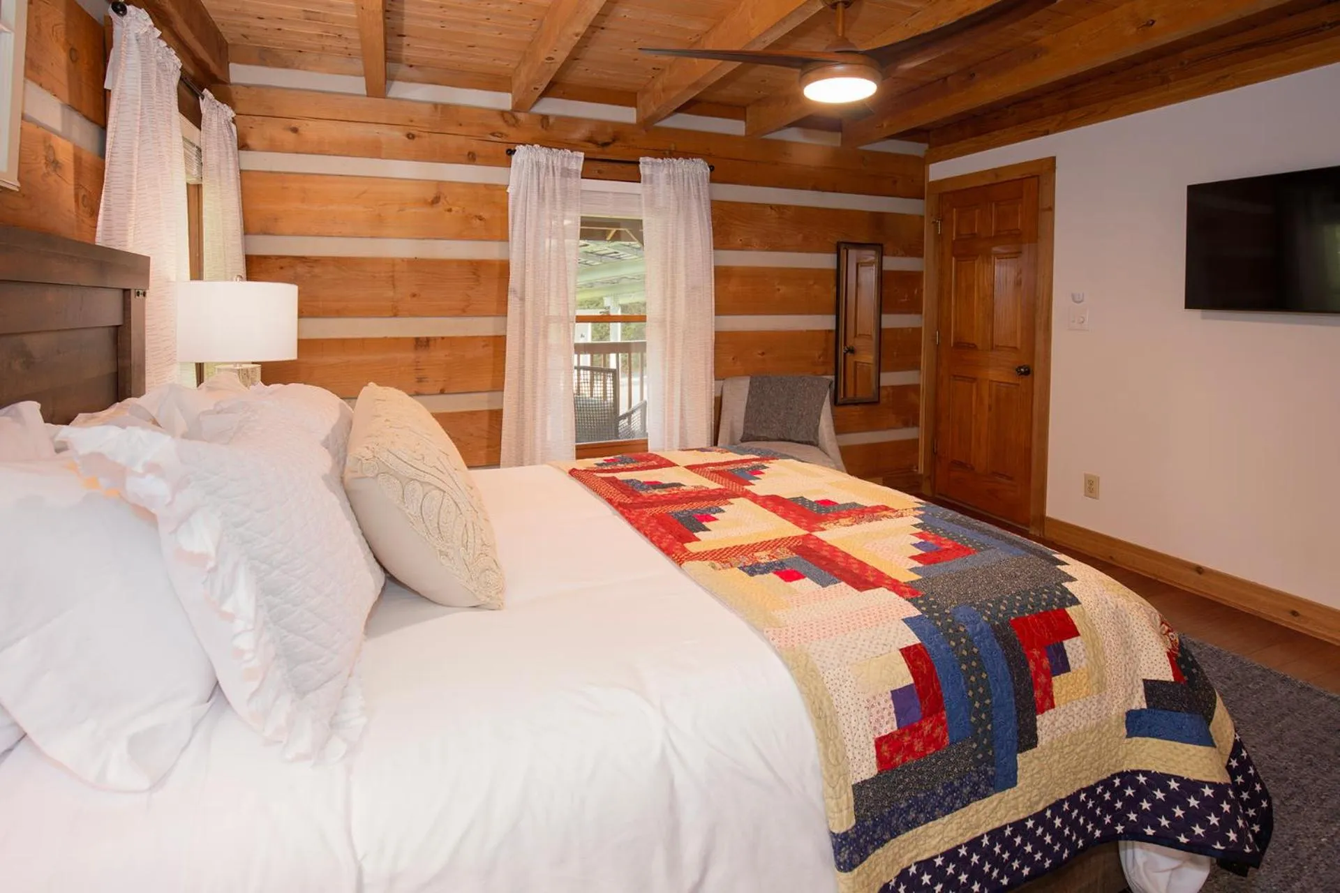 Bed in Lovill House Inn