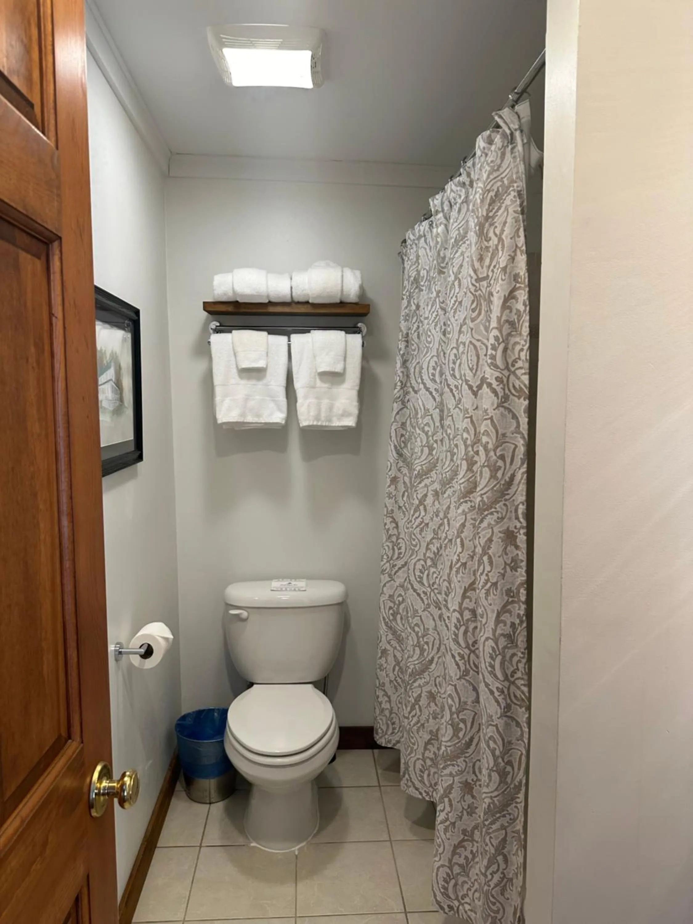 Bathroom in Lovill House Inn