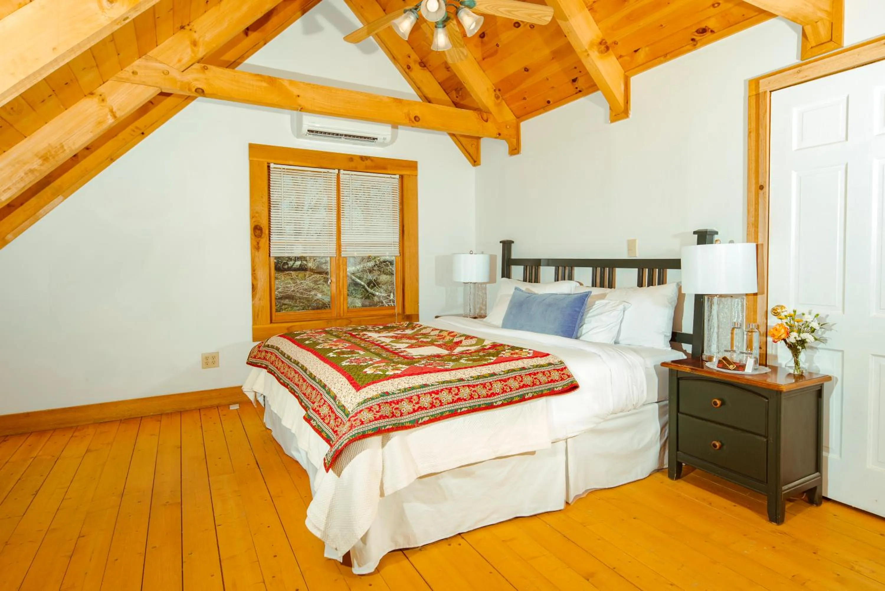 Bed in Lovill House Inn