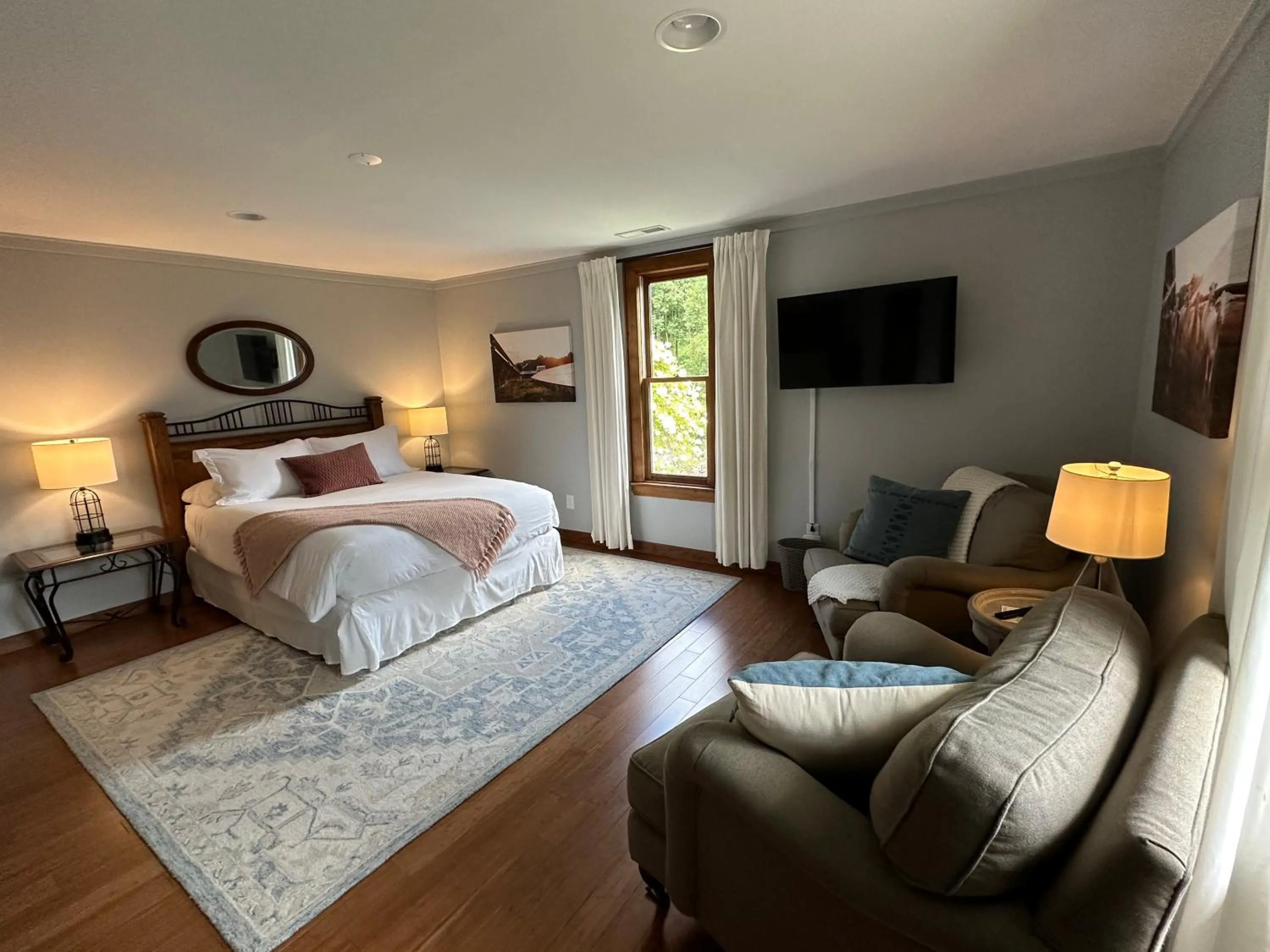 Bed in Lovill House Inn