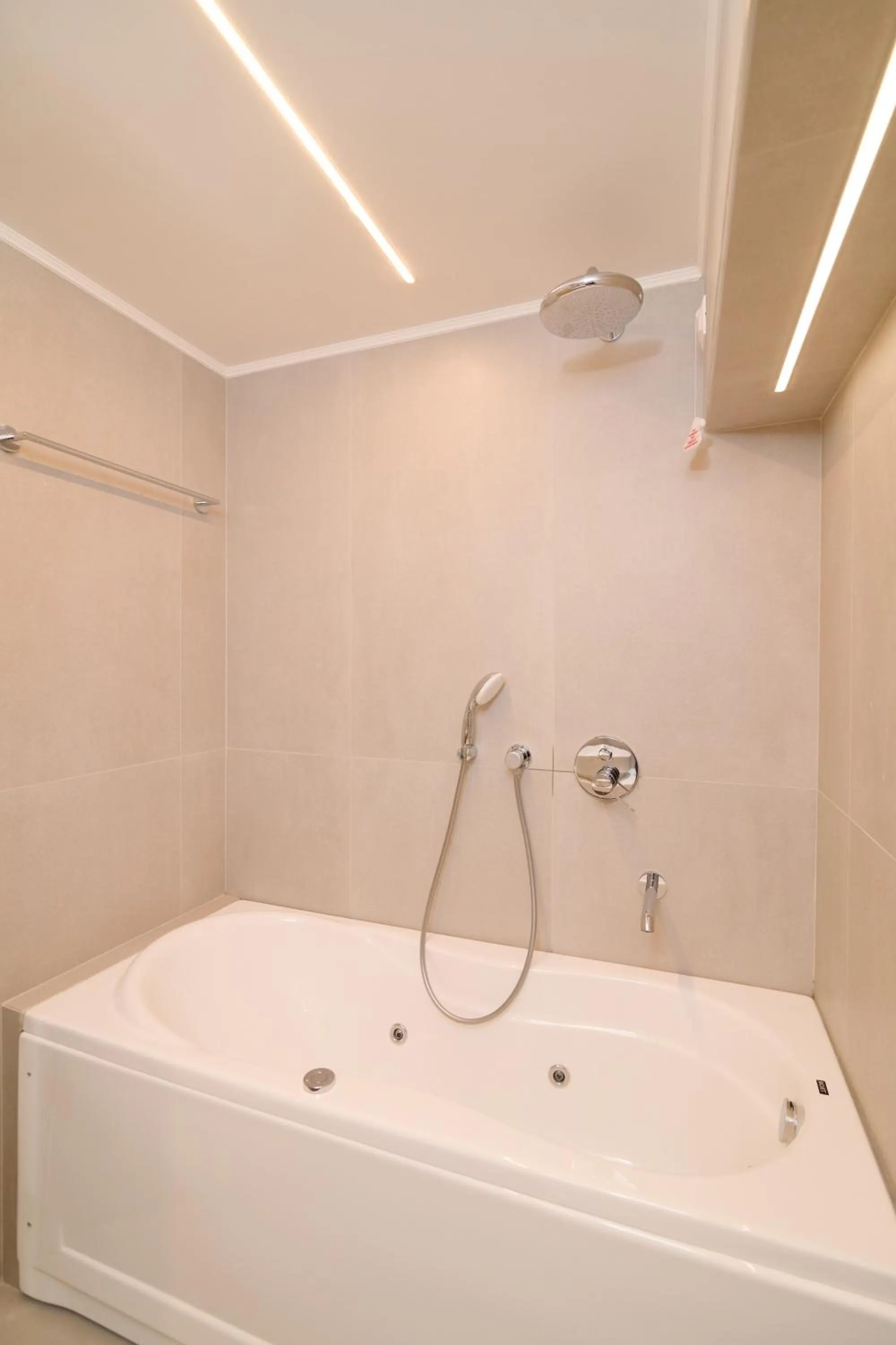 Shower in Fedriades Delphi Hotel