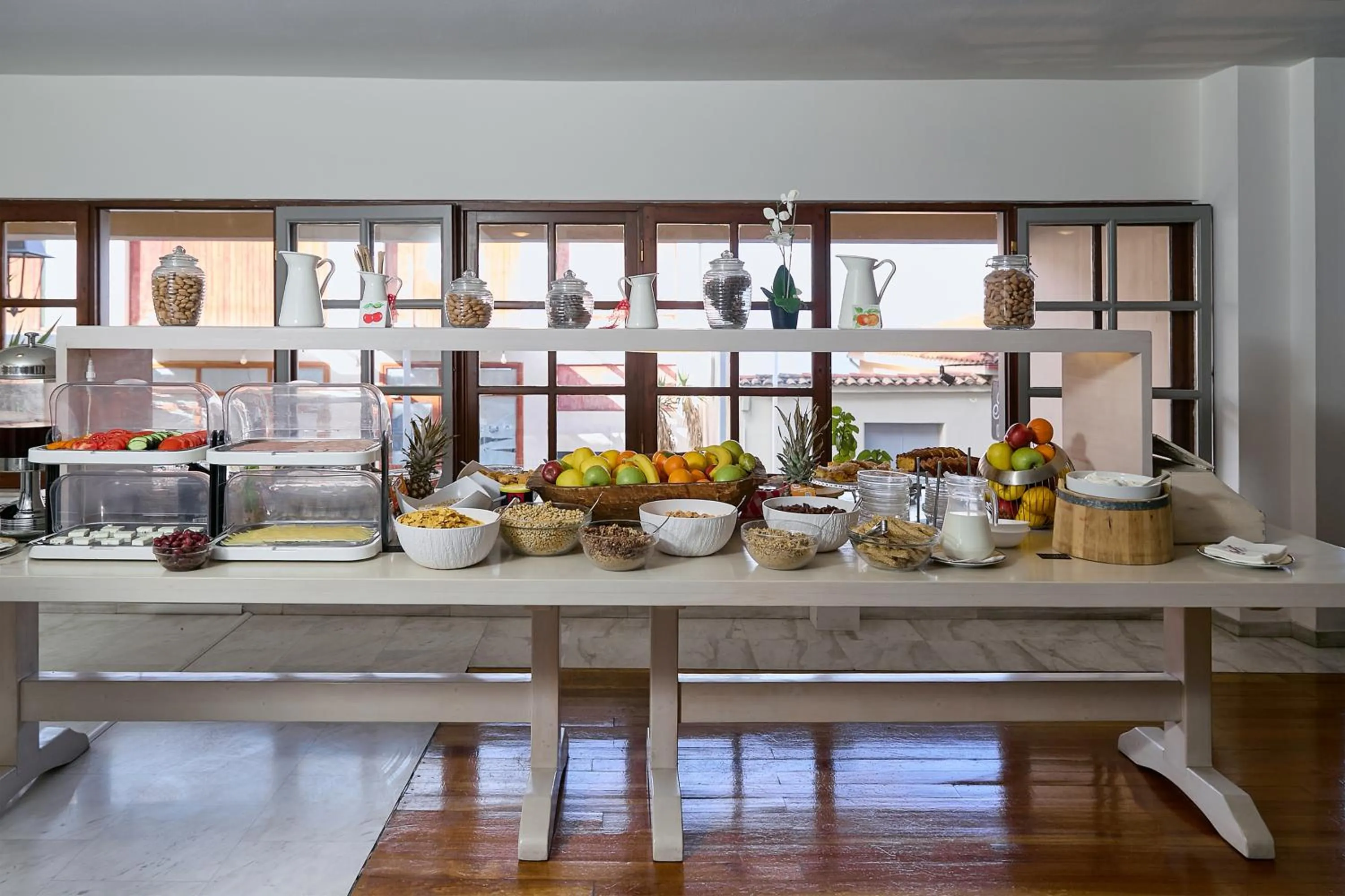 Buffet breakfast in Fedriades Delphi Hotel