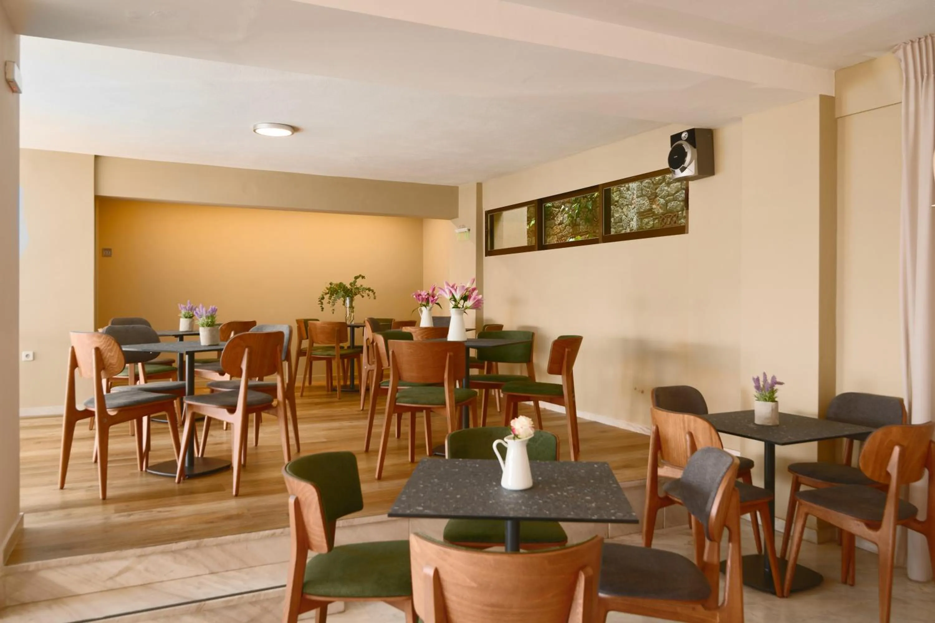 Dining area in Fedriades Delphi Hotel