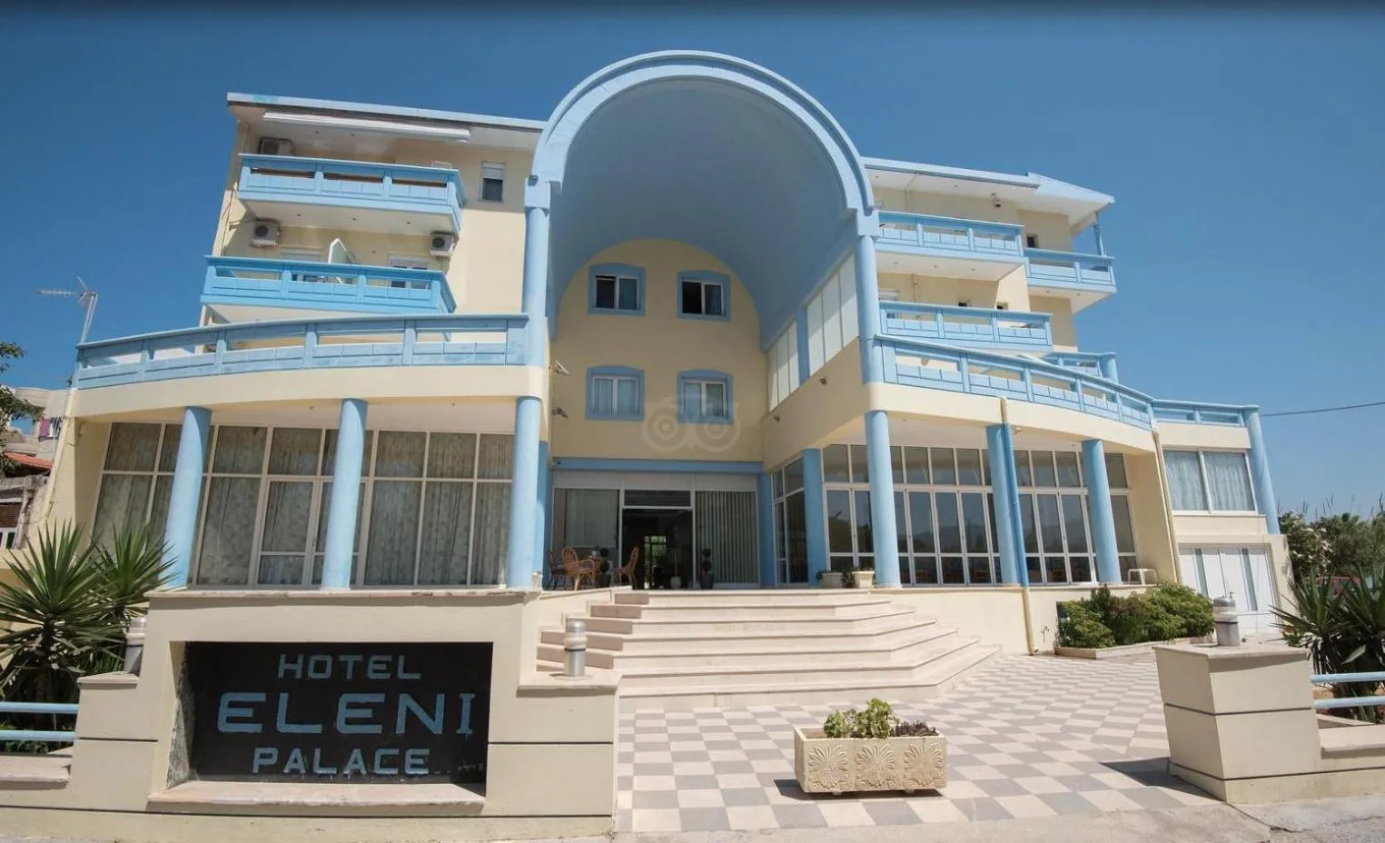 Facade/entrance in Eleni Palace