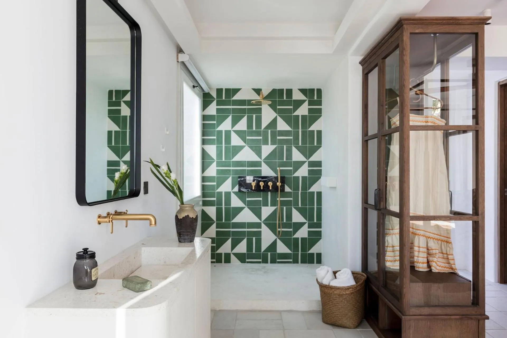 Shower in Porto Mykonos