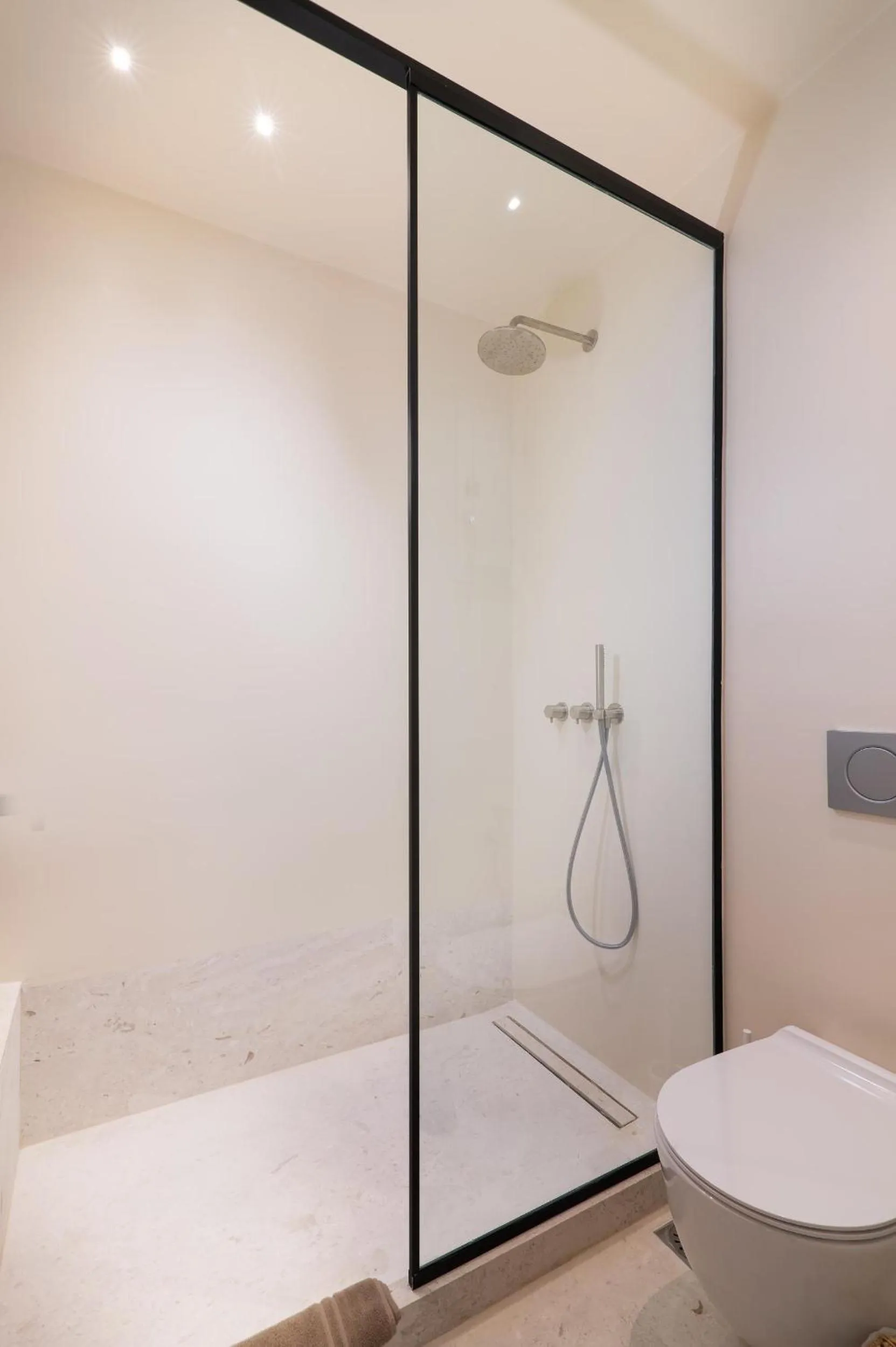 Shower in Porto Mykonos