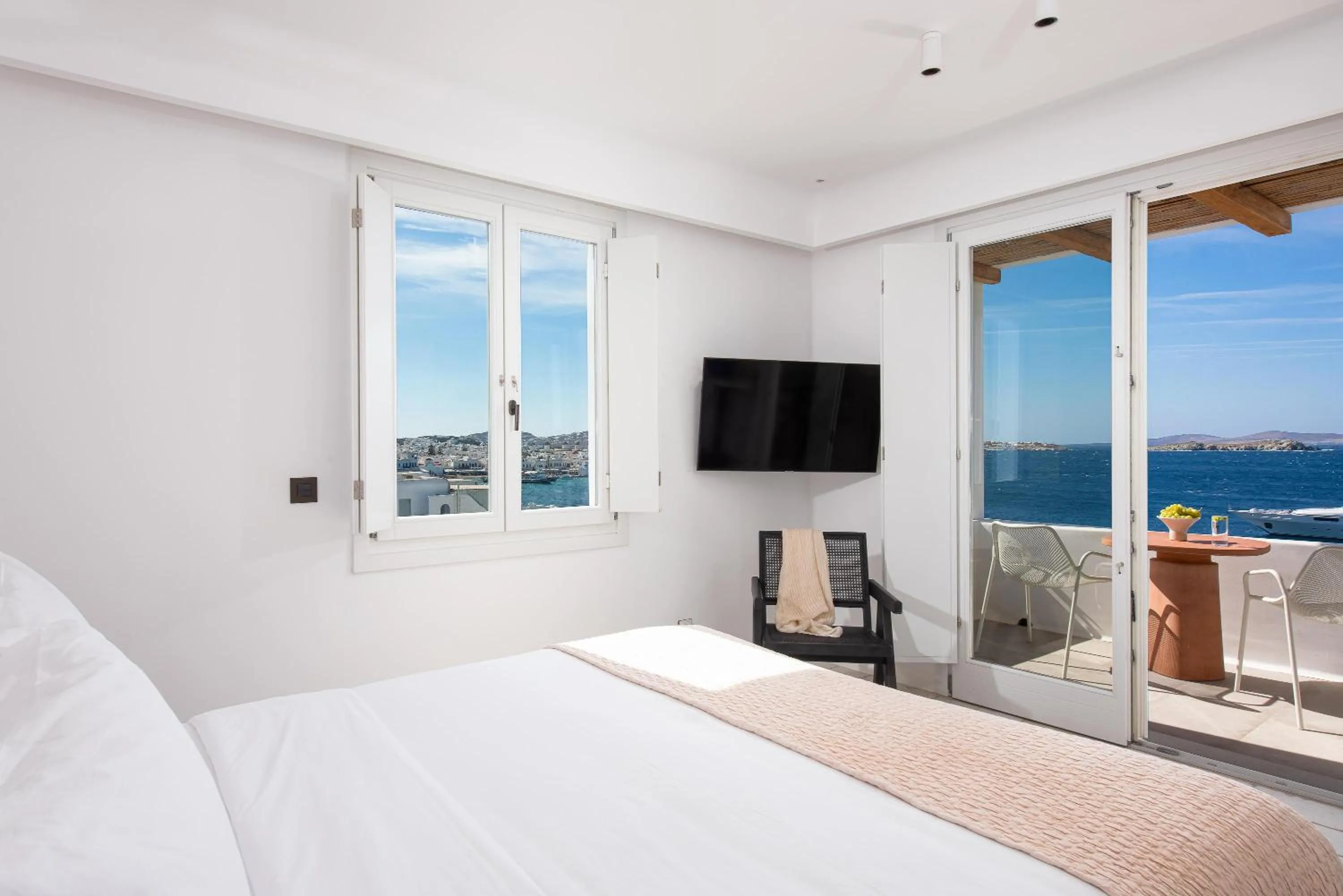 Photo of the whole room, Bed in Porto Mykonos