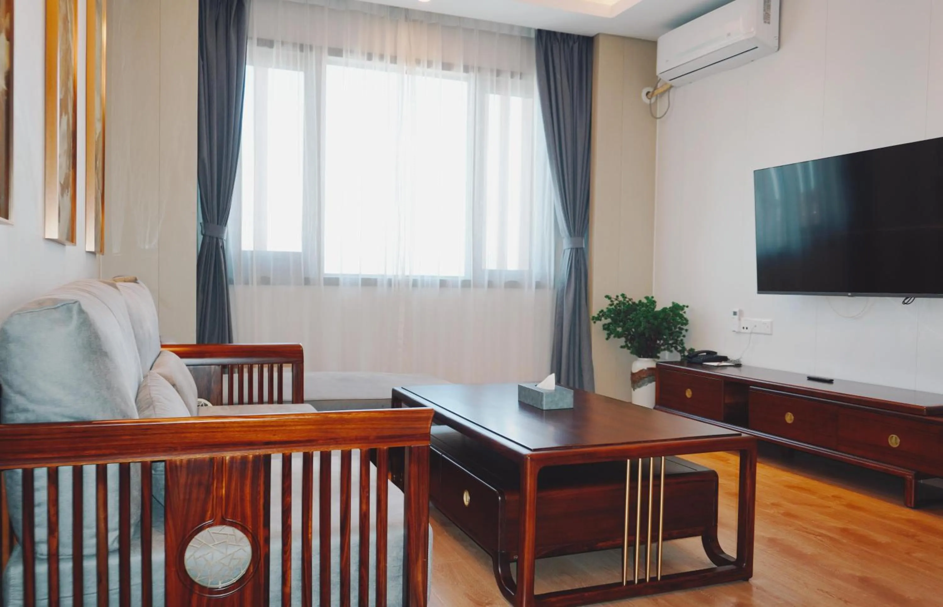 Communal lounge/ TV room in Escale International Hotel