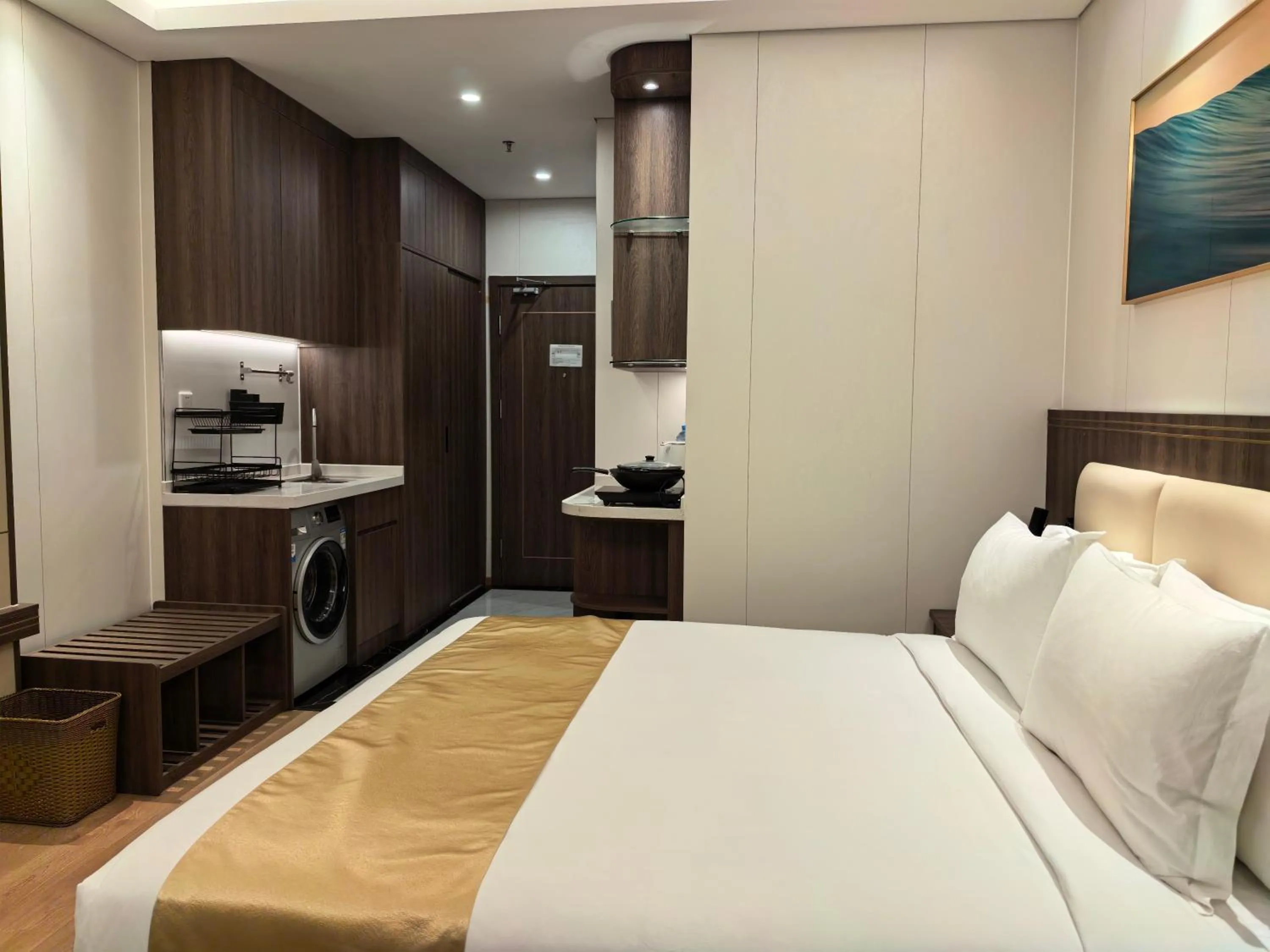 Escale International Hotel