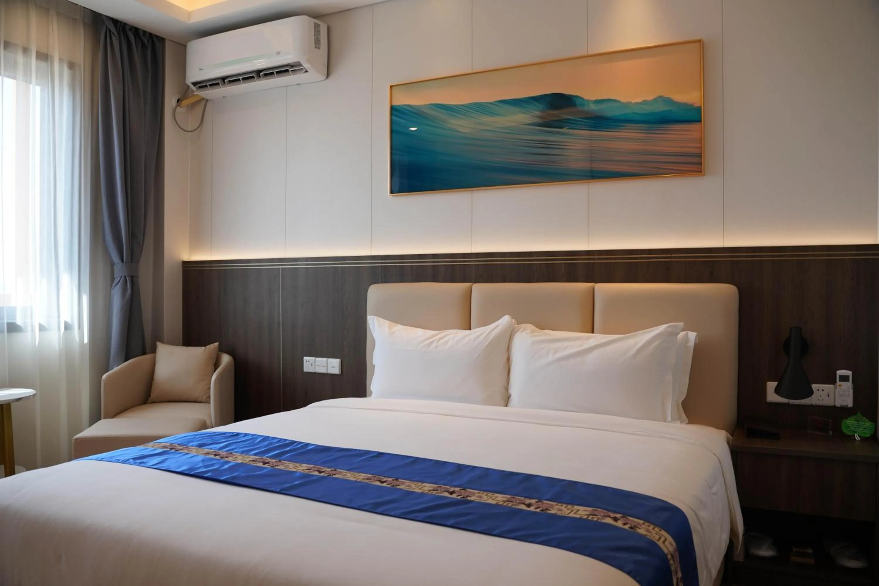 Photo of the whole room in Escale International Hotel