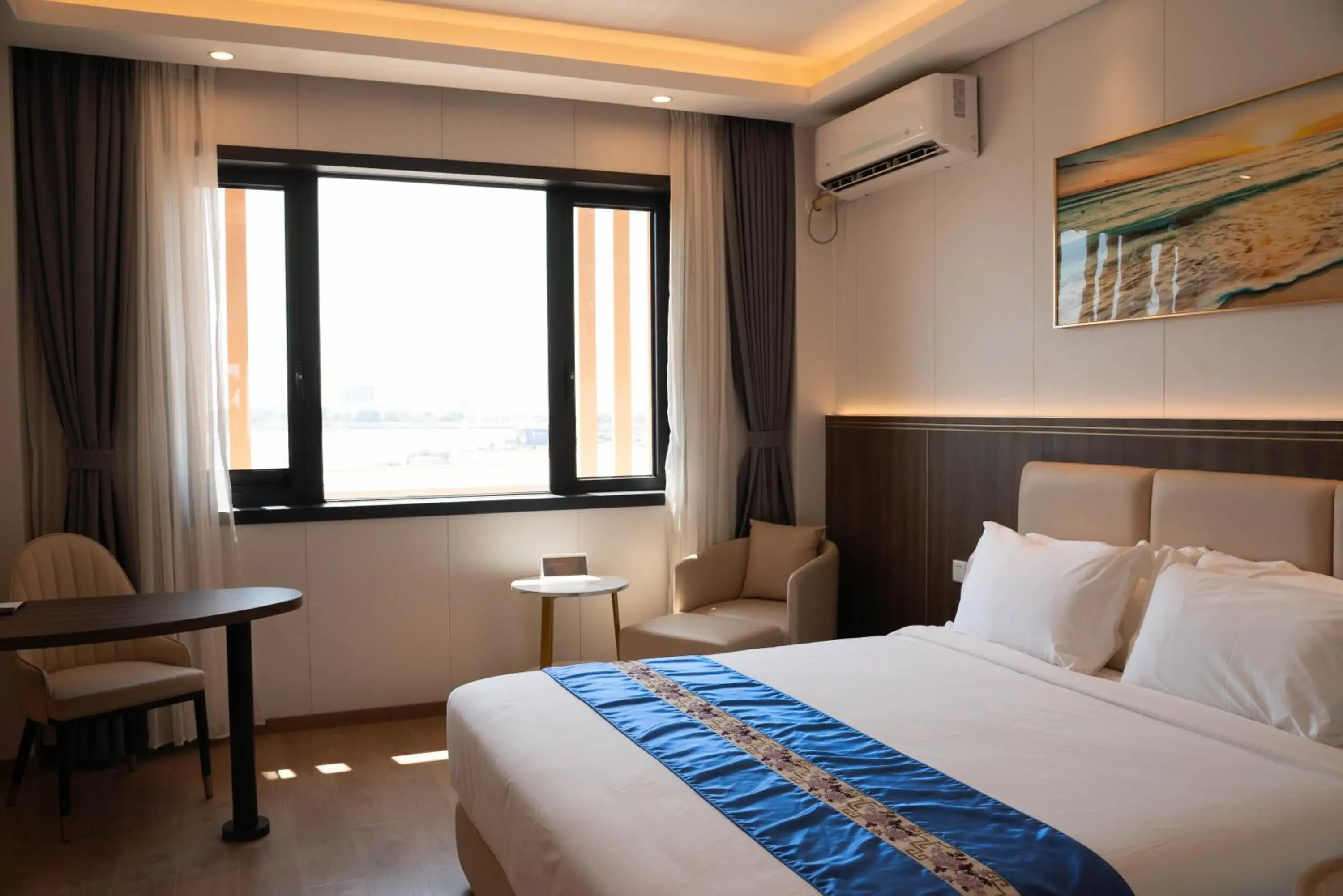 Superior King Room - single occupancy in Escale International Hotel Superior King Room - single occupancy in Escale International Hotel