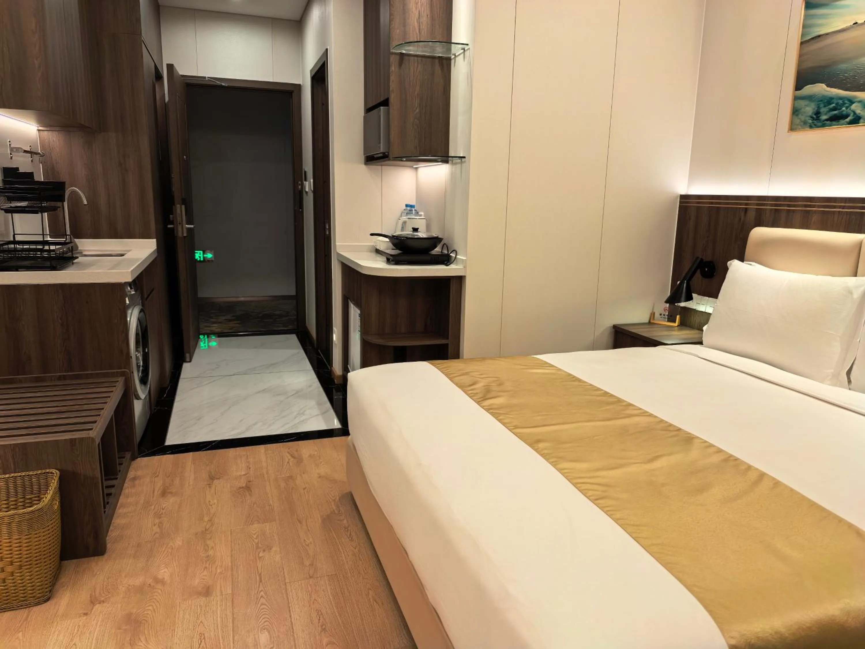 Escale International Hotel