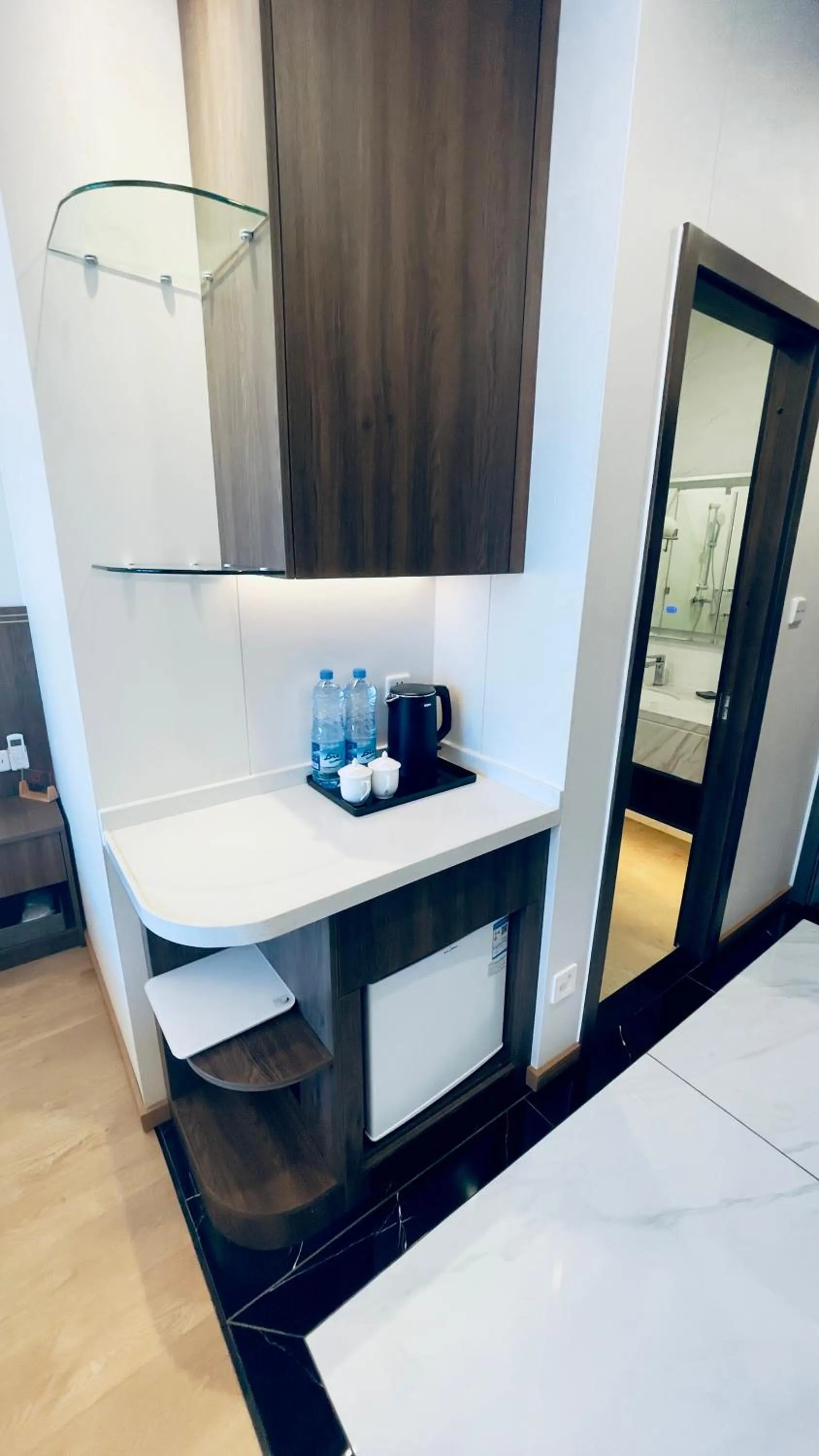 Coffee/tea facilities in Escale International Hotel