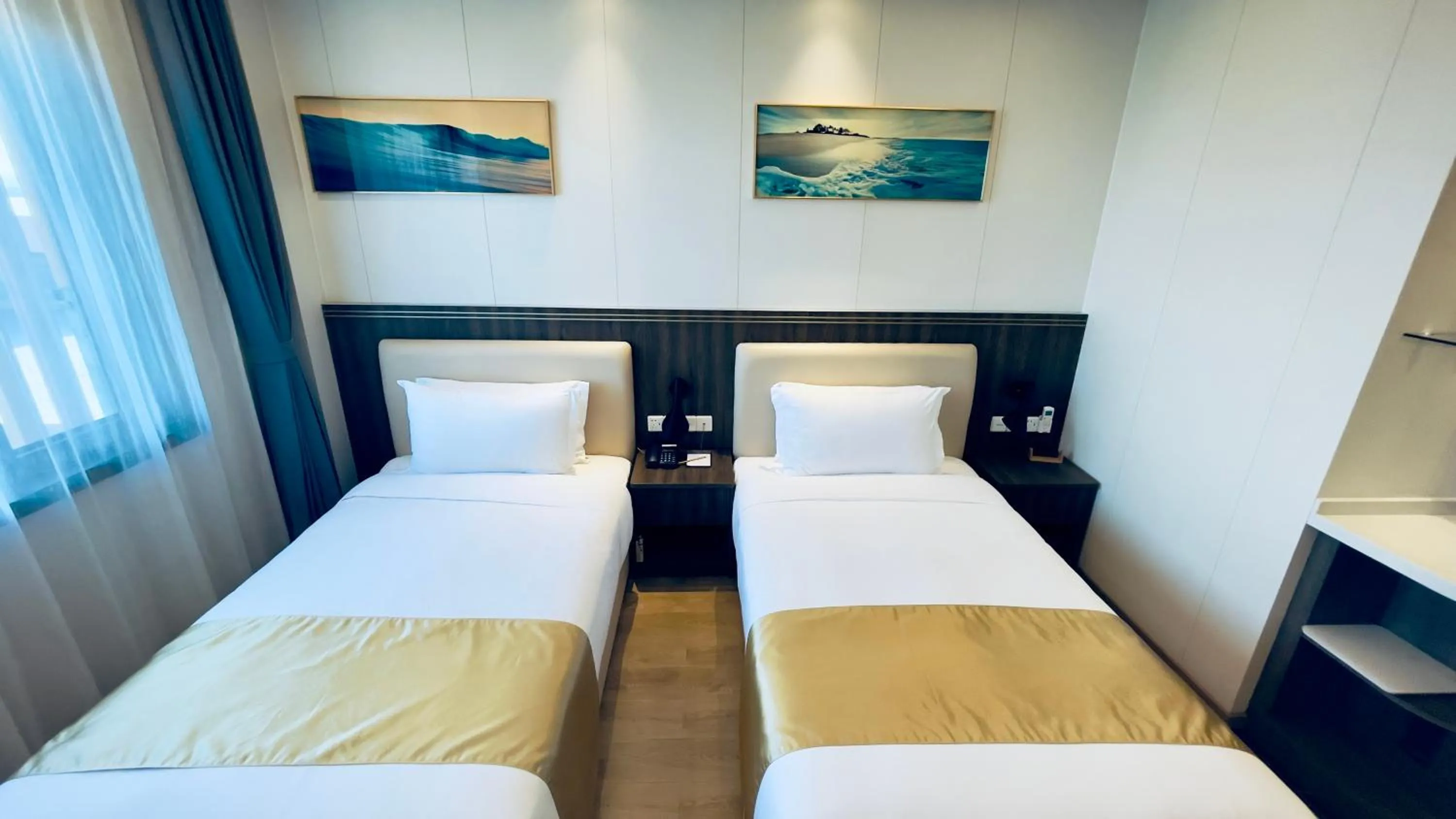 Bed in Escale International Hotel