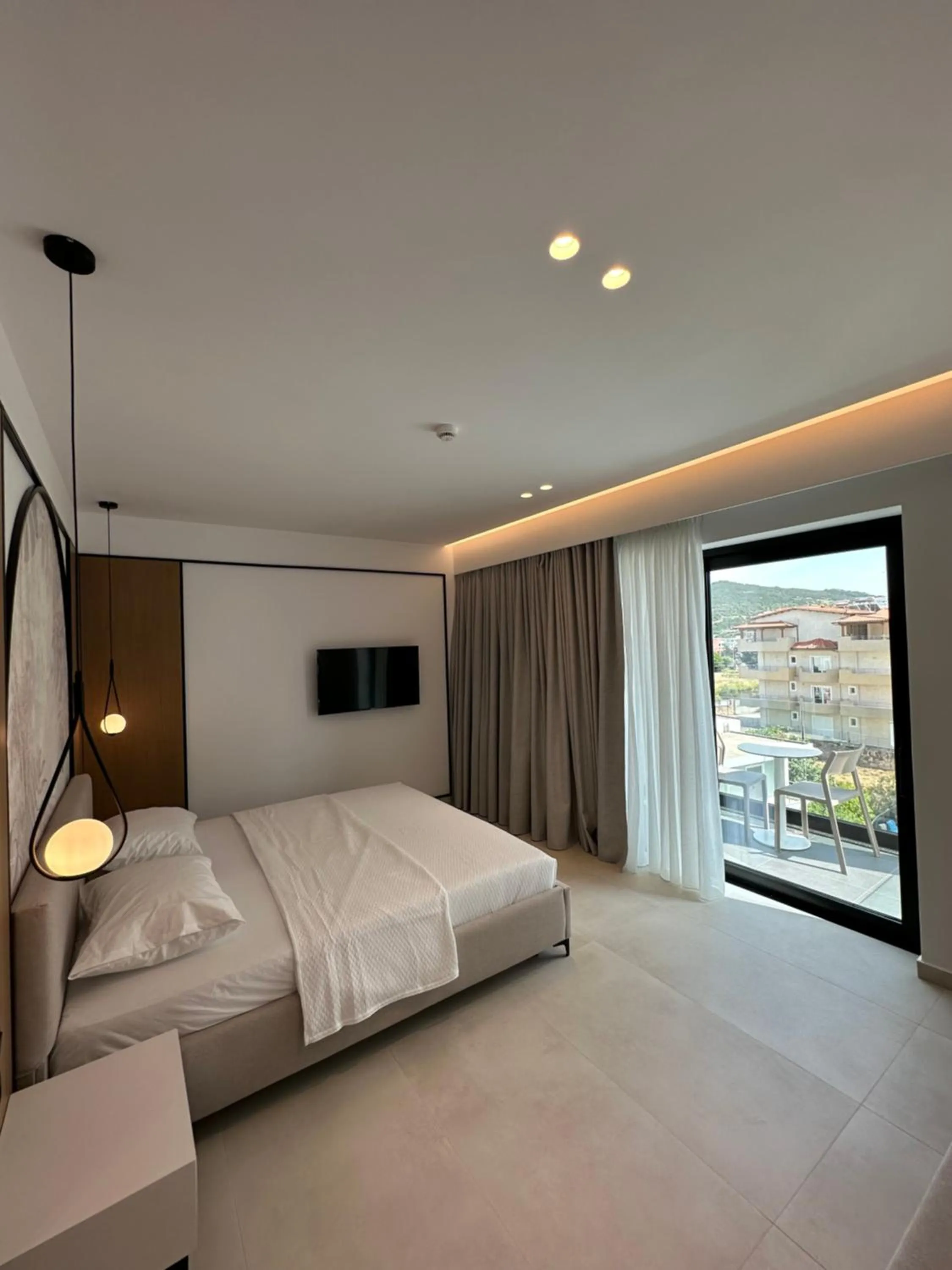 Bedroom in Colosseum Hotel