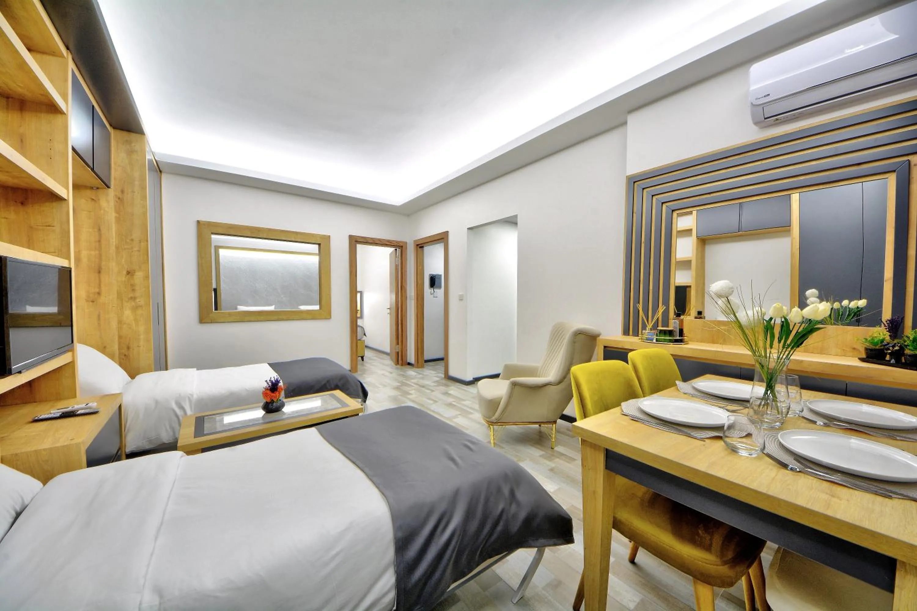 Photo of the whole room in North Blue Life