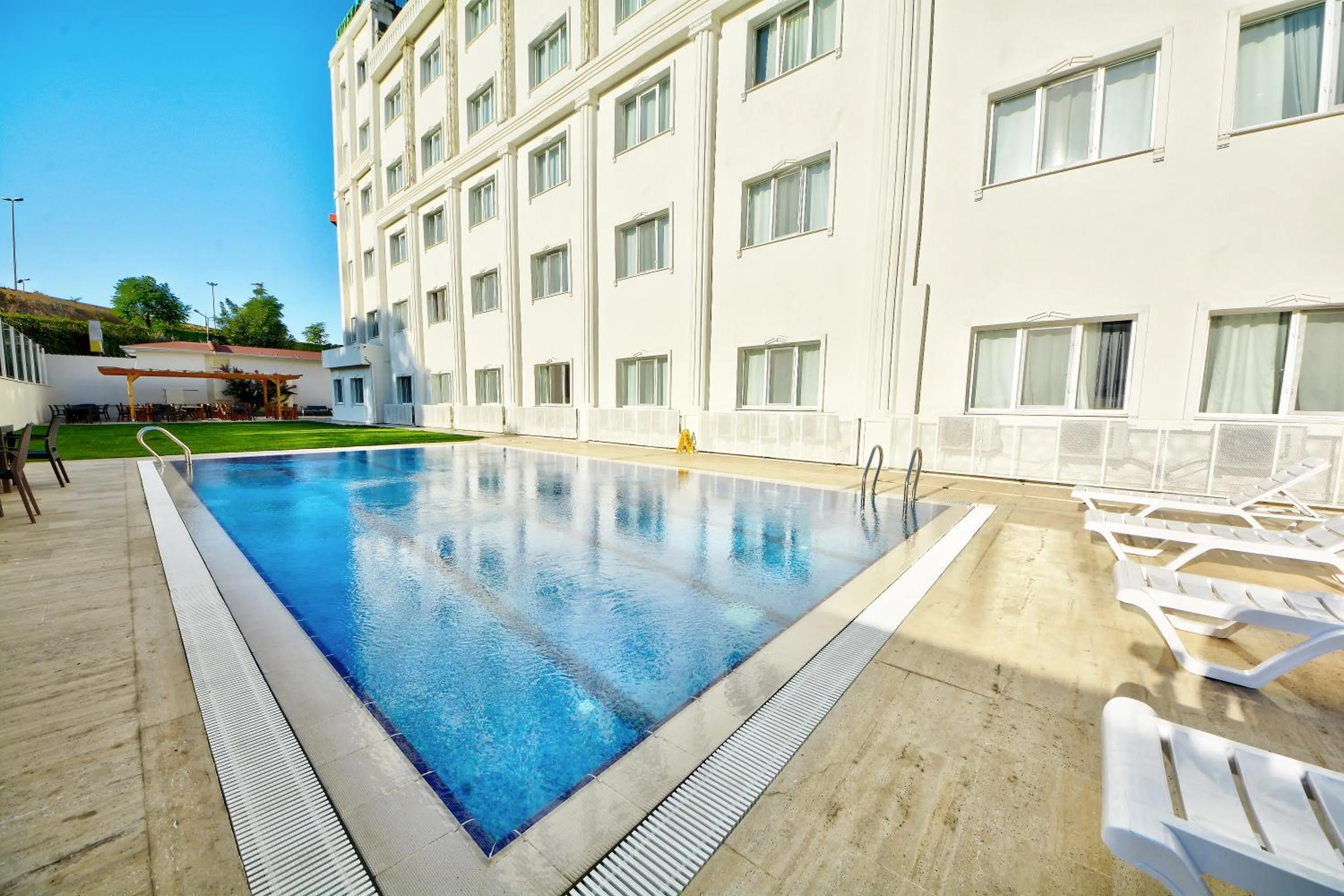 Swimming pool in North Blue Life