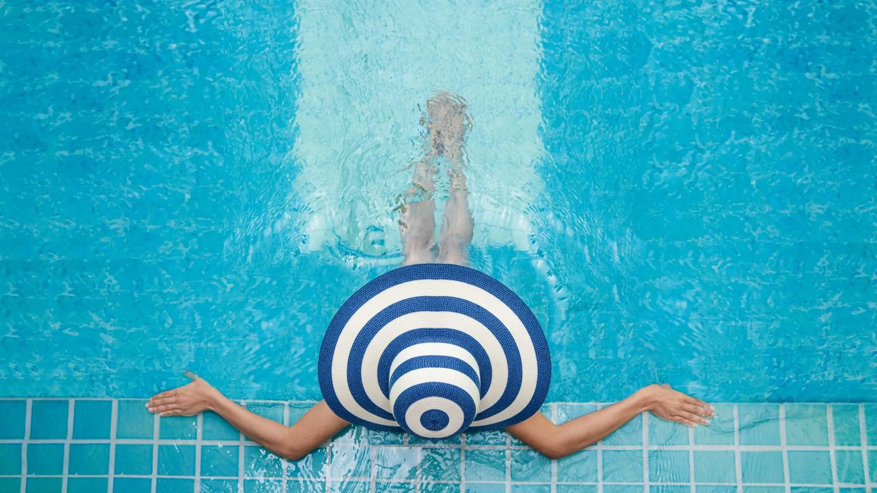 Swimming pool in Thera Mare