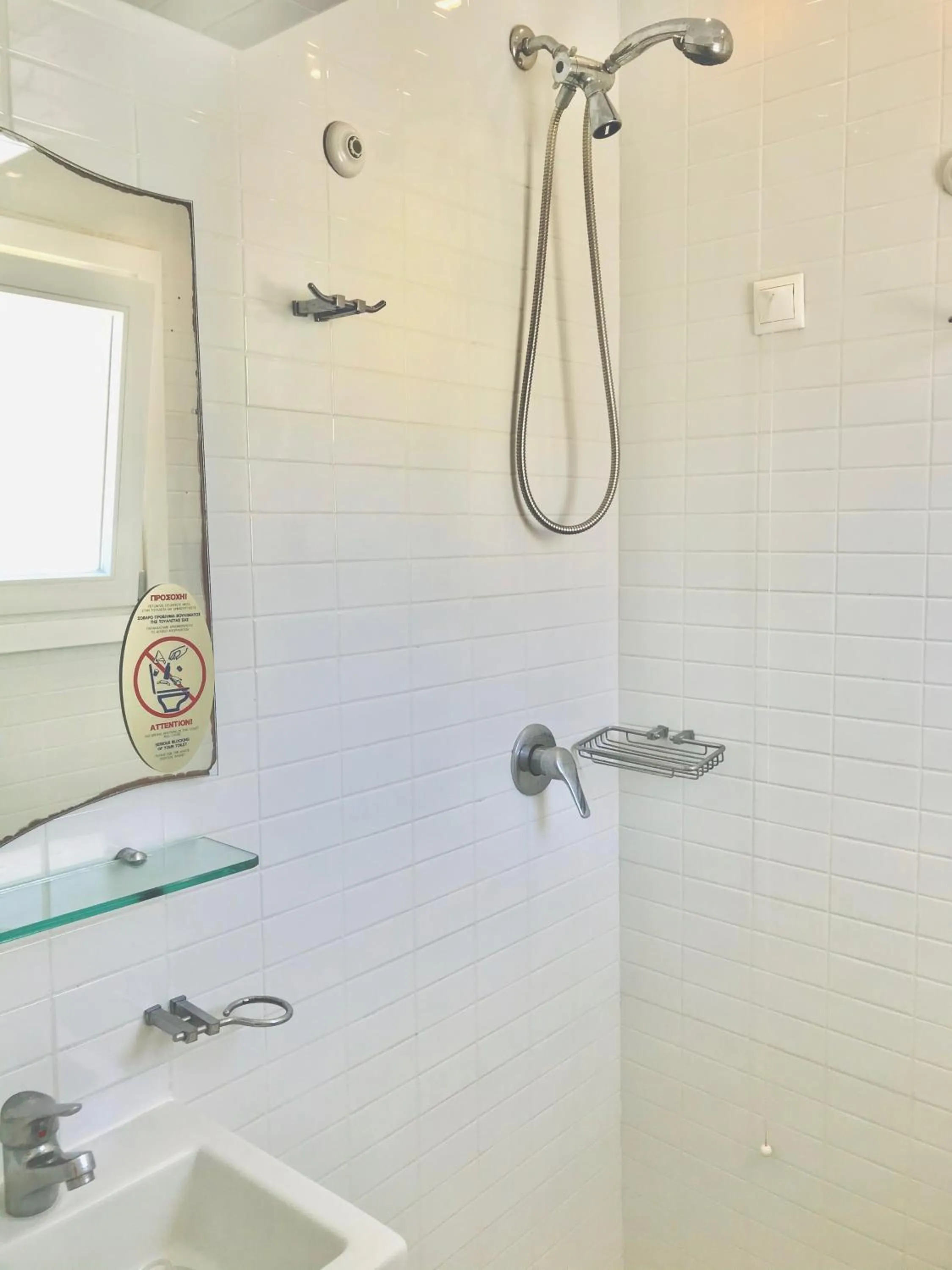 Shower in Thera Mare