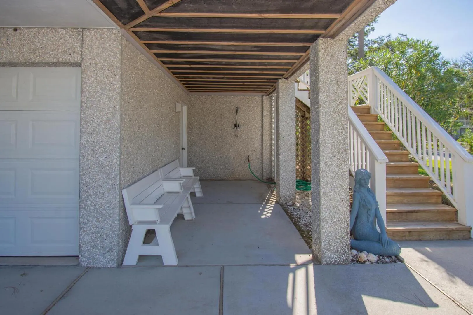 Property building in Magnificent ocean views from upper floor of this 3BR home