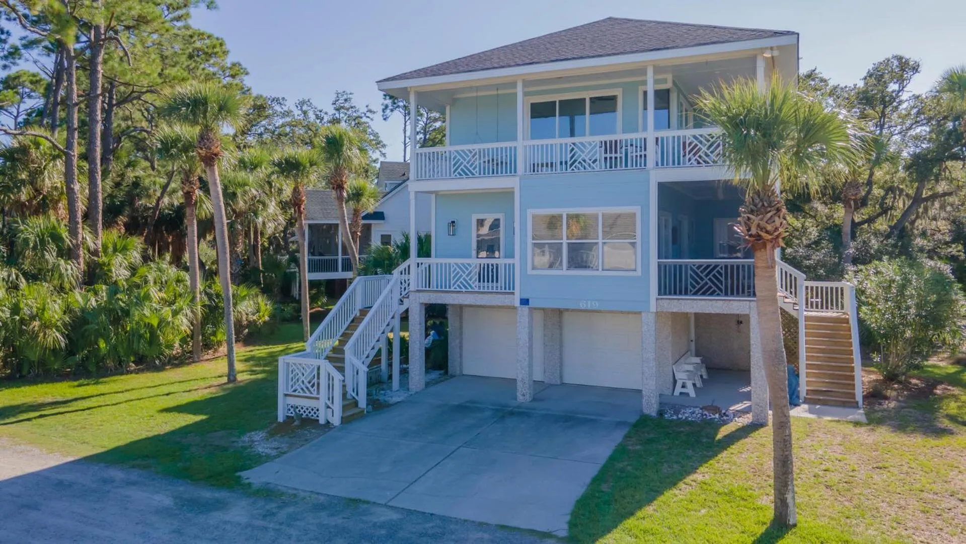 Property building in Magnificent ocean views from upper floor of this 3BR home