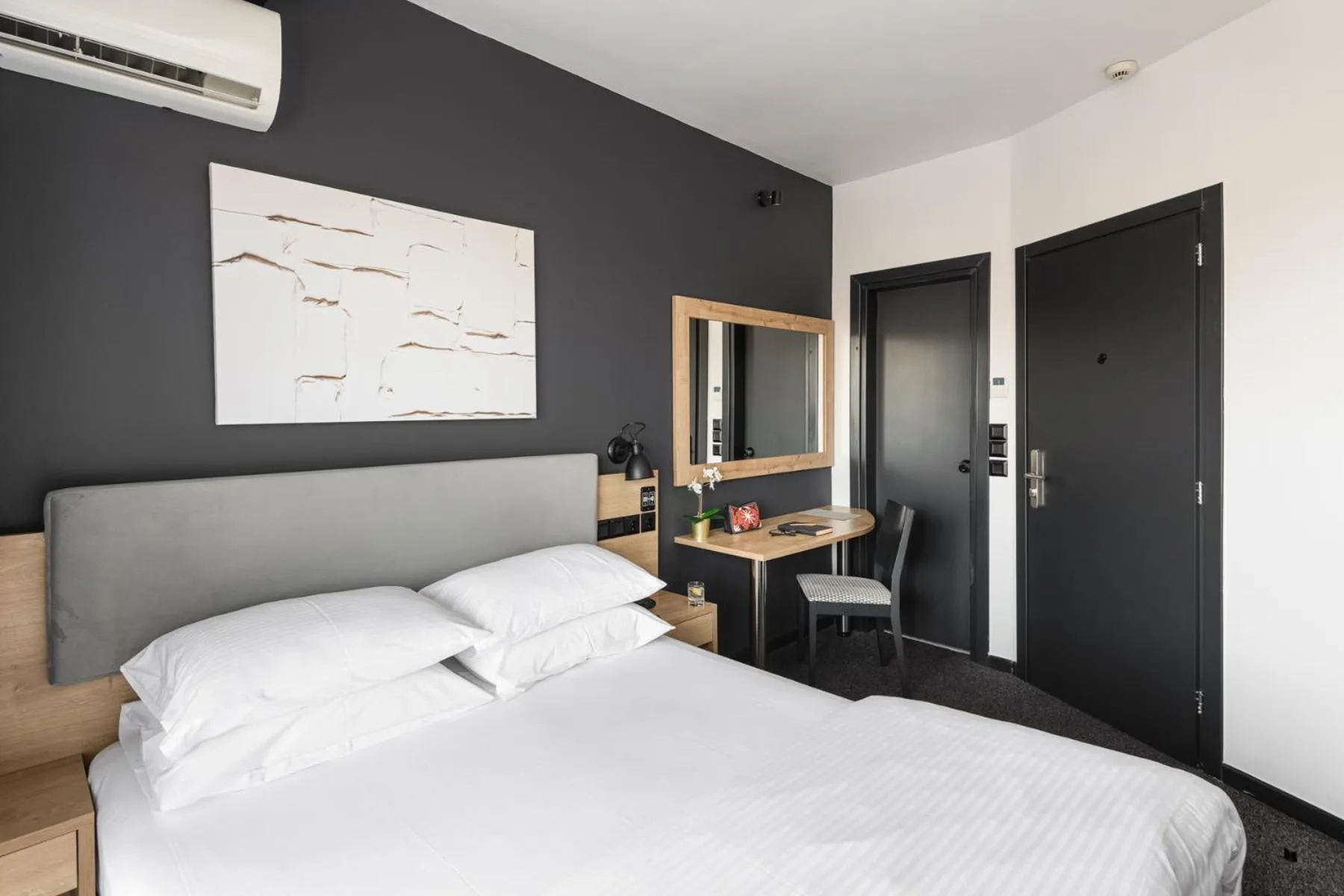 Photo of the whole room, Bed in Park Hotel