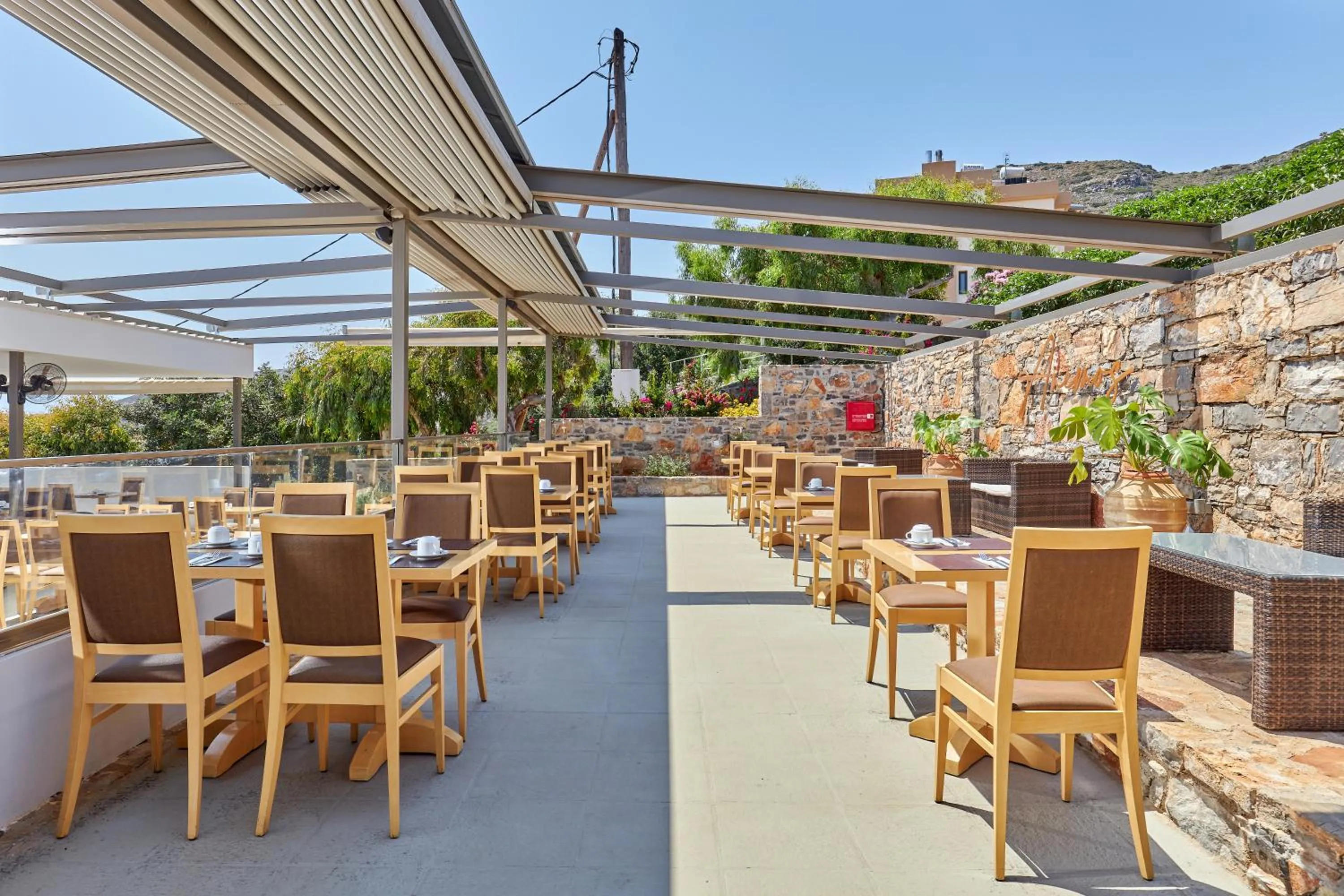 Restaurant/Places to Eat in Elounda Ilion Hotel Bungalows