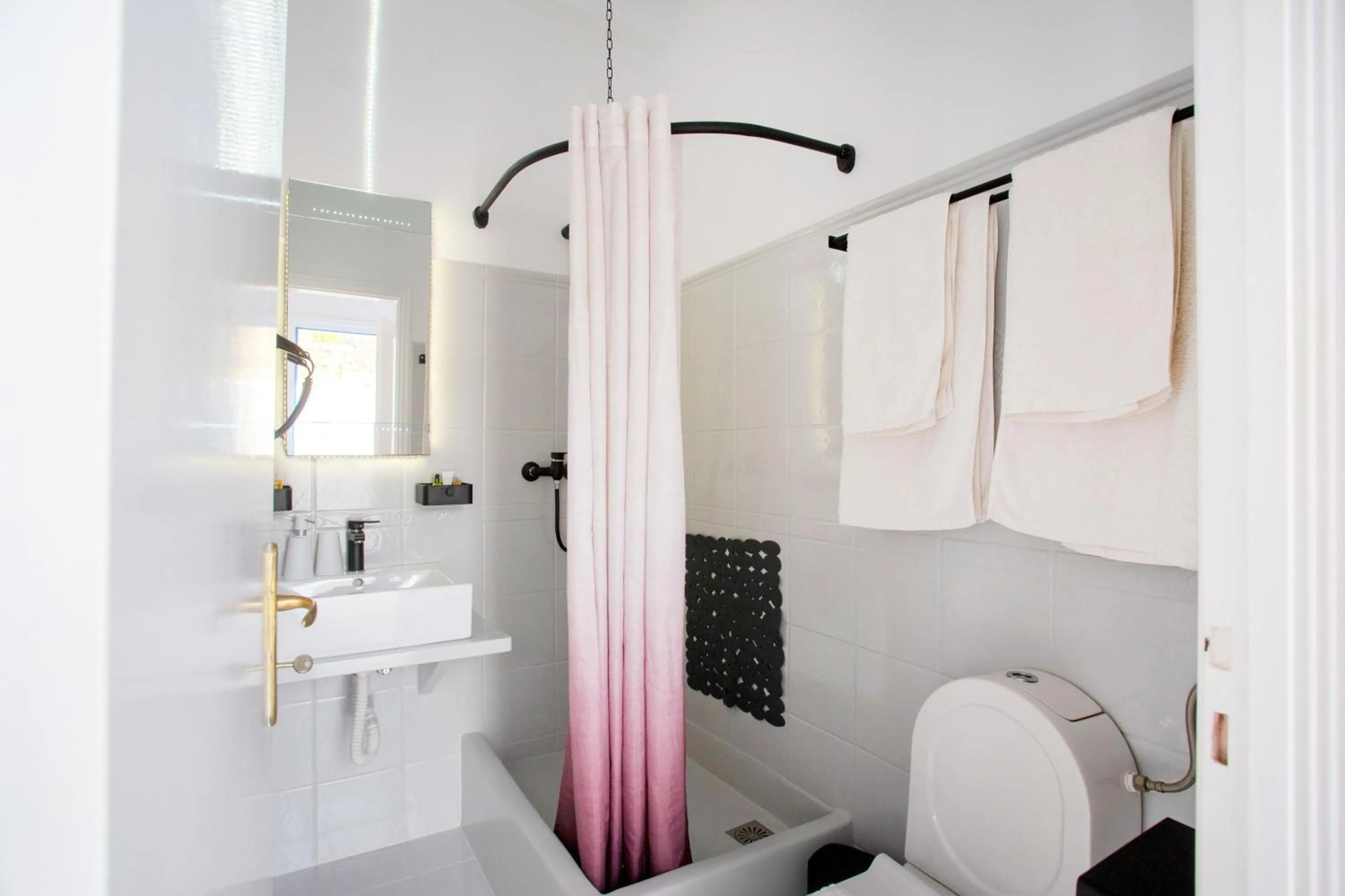 Shower in Apsenti couples only