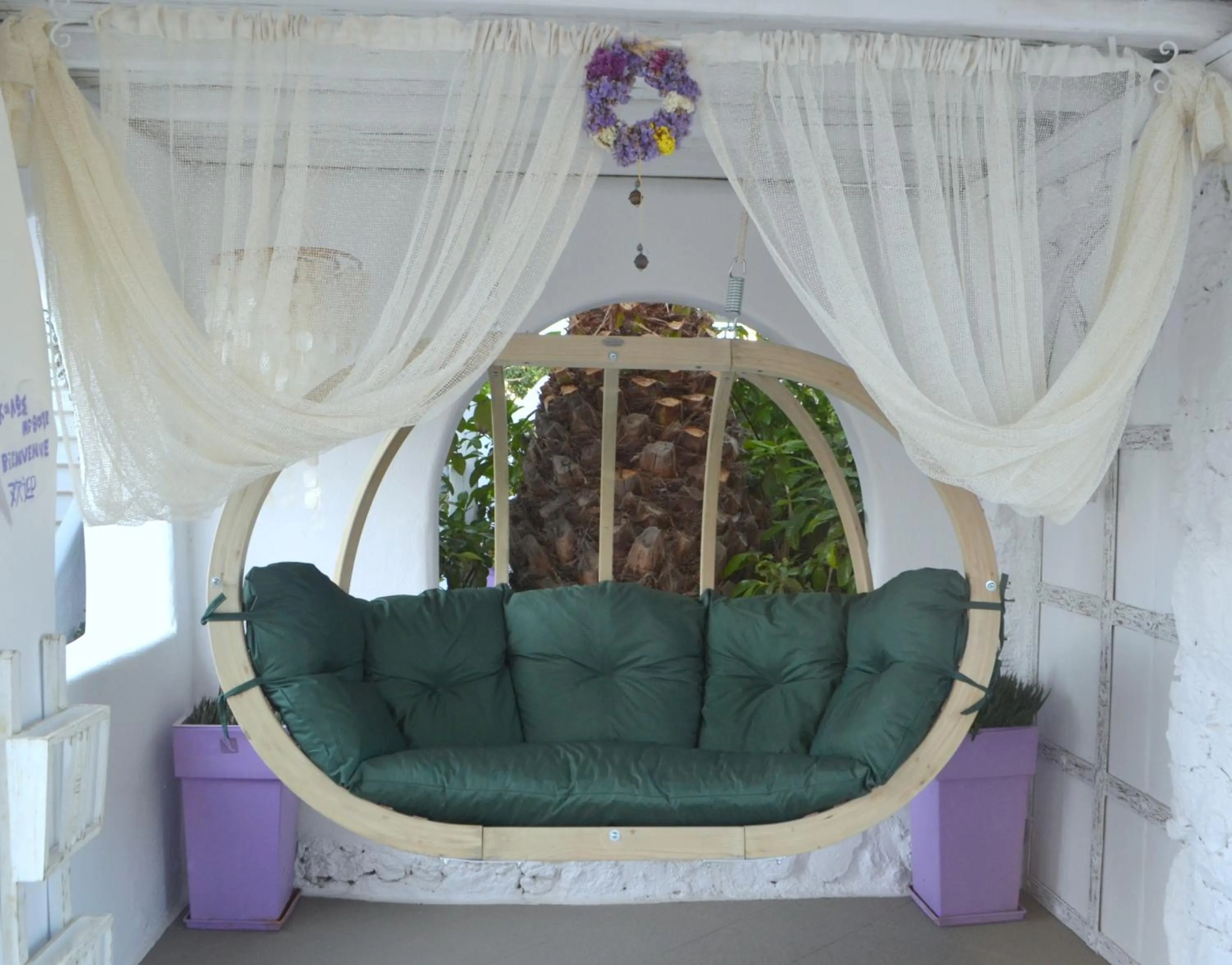 Facade/entrance in Apsenti couples only