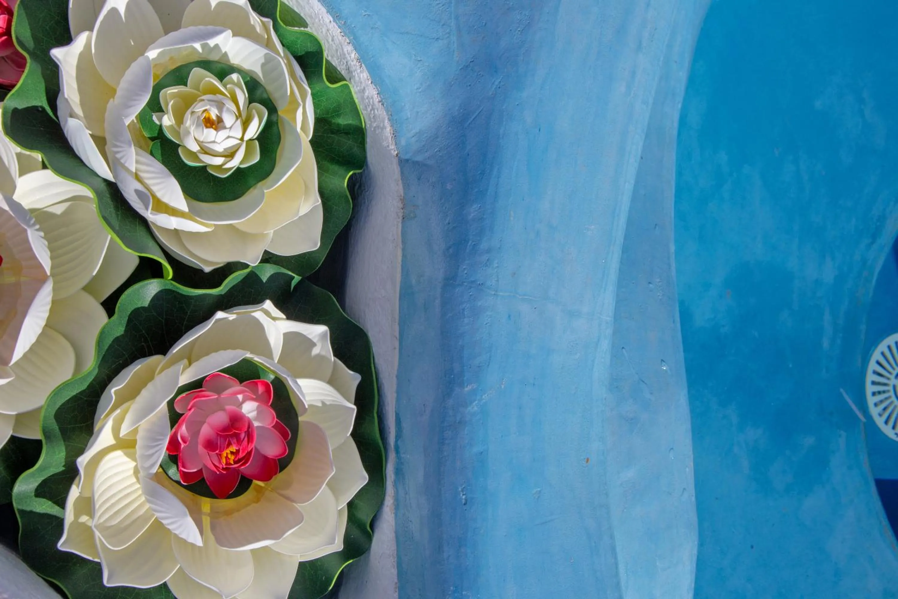 Decorative detail in Apsenti couples only