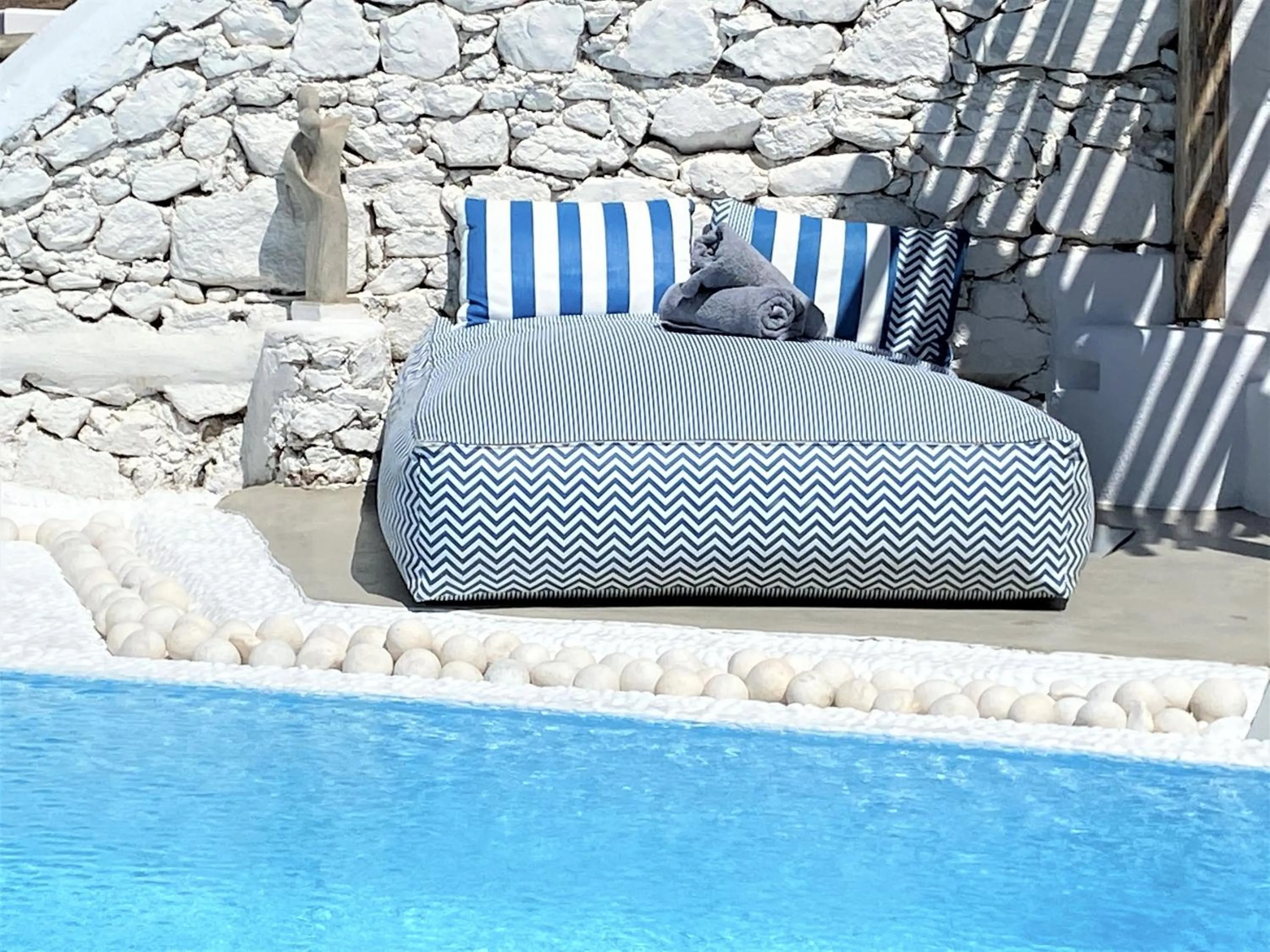 Swimming pool in Apsenti couples only