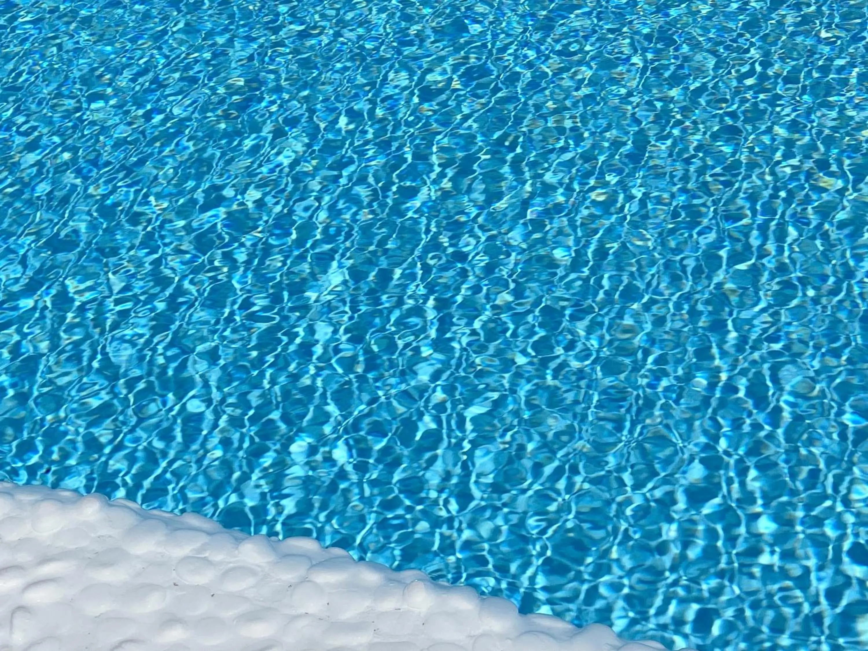 Swimming pool in Apsenti couples only