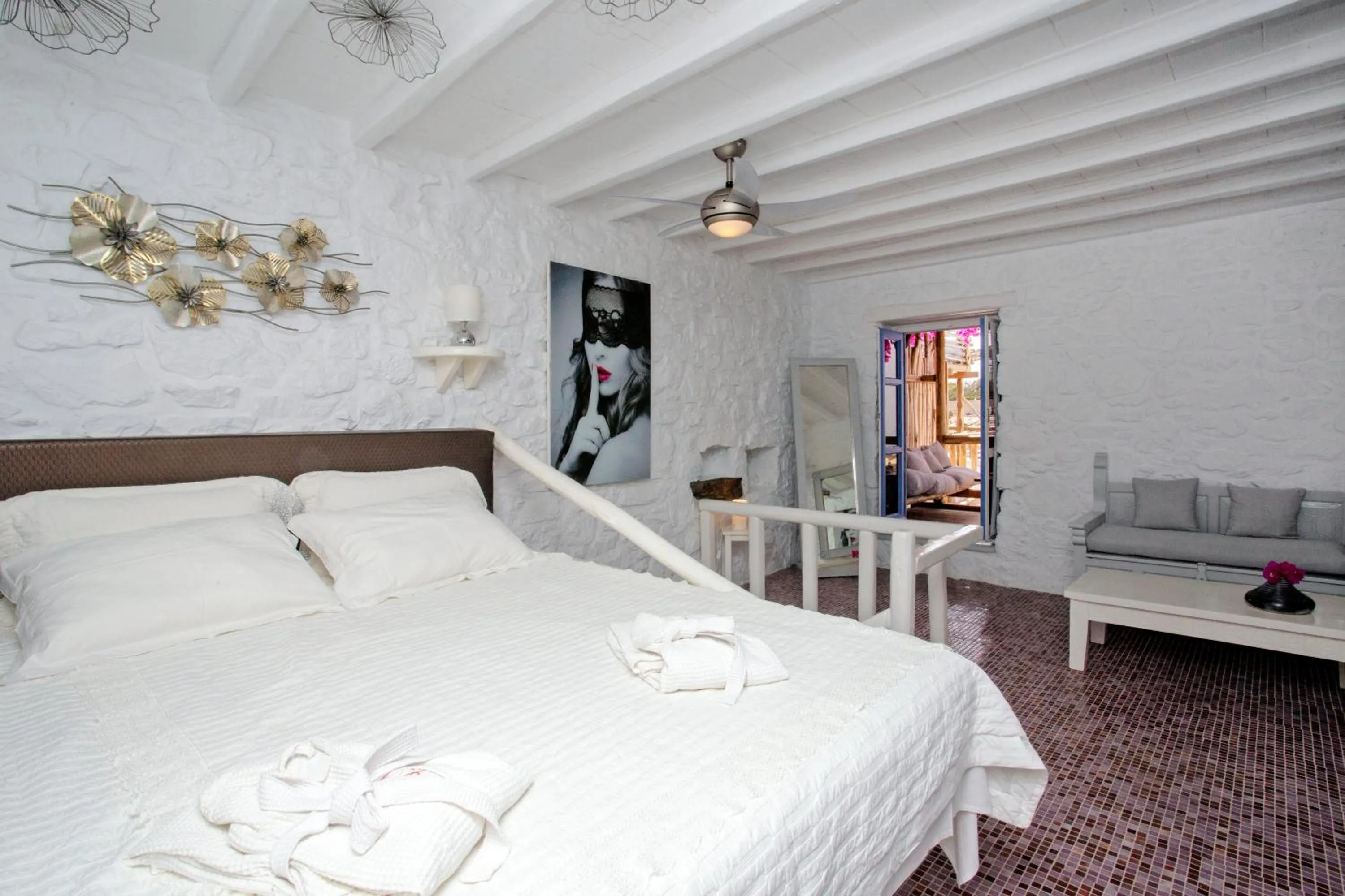 Bed in Apsenti couples only