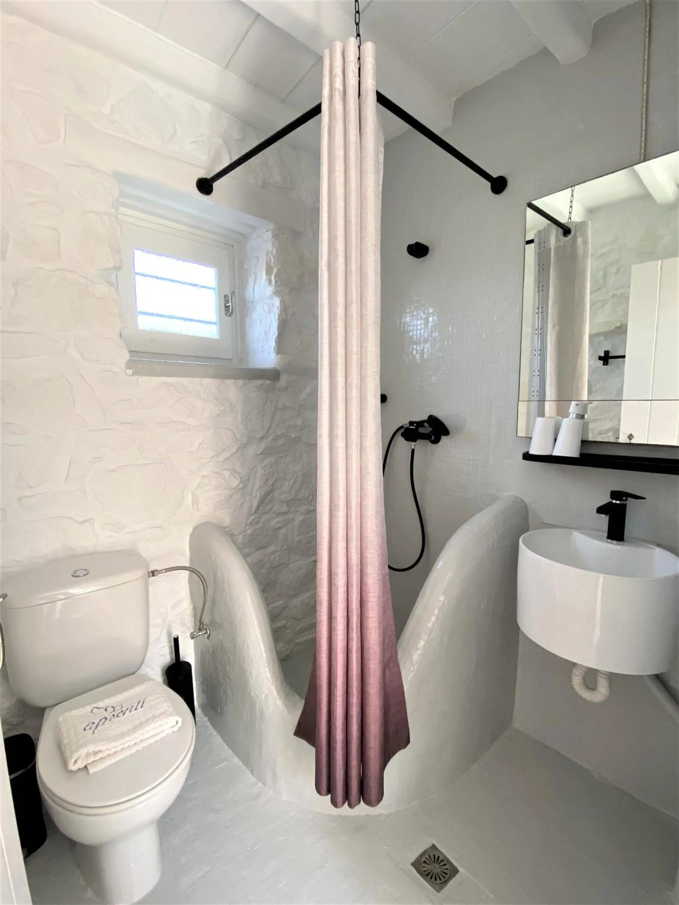 Shower in Apsenti couples only