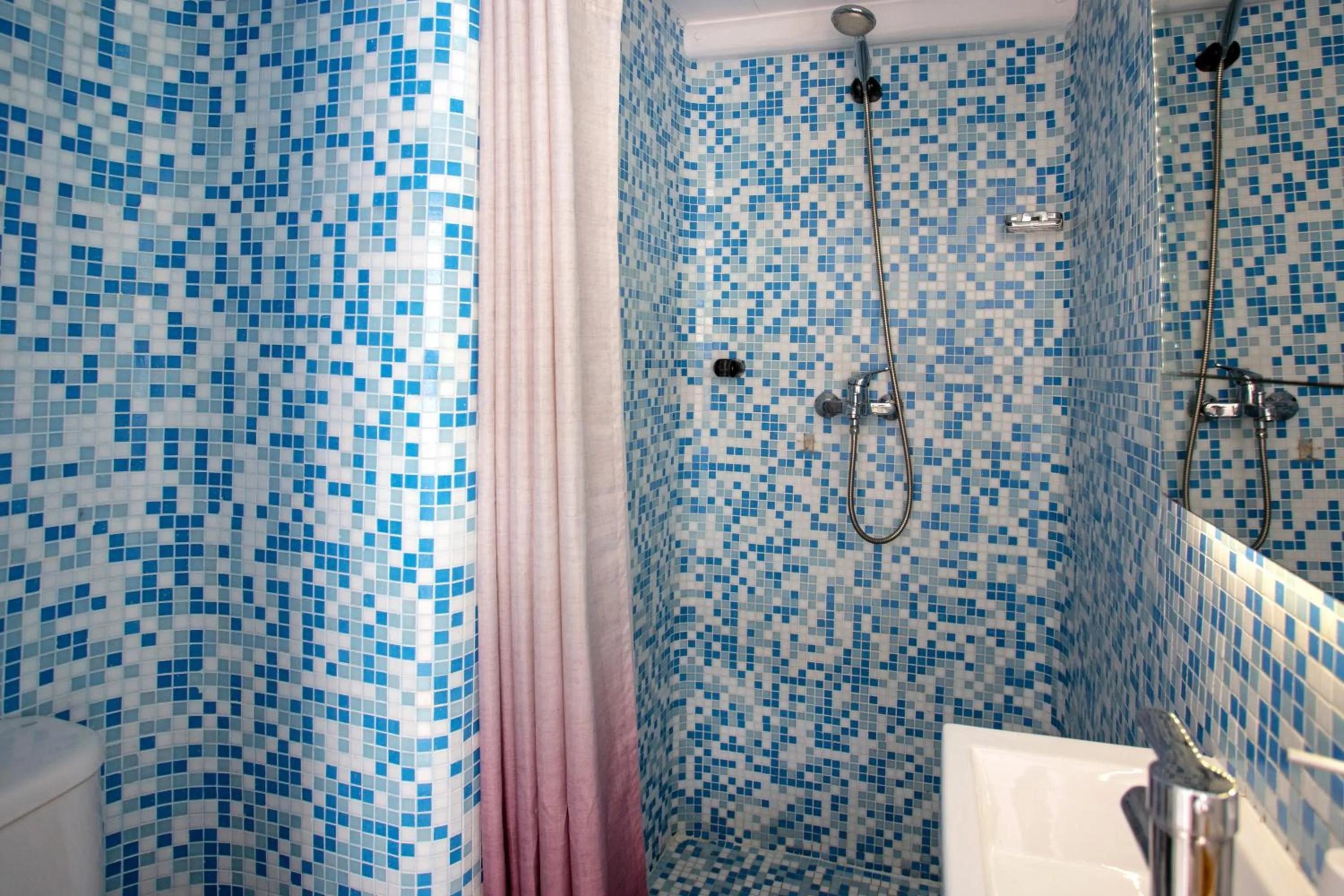 Shower in Apsenti couples only