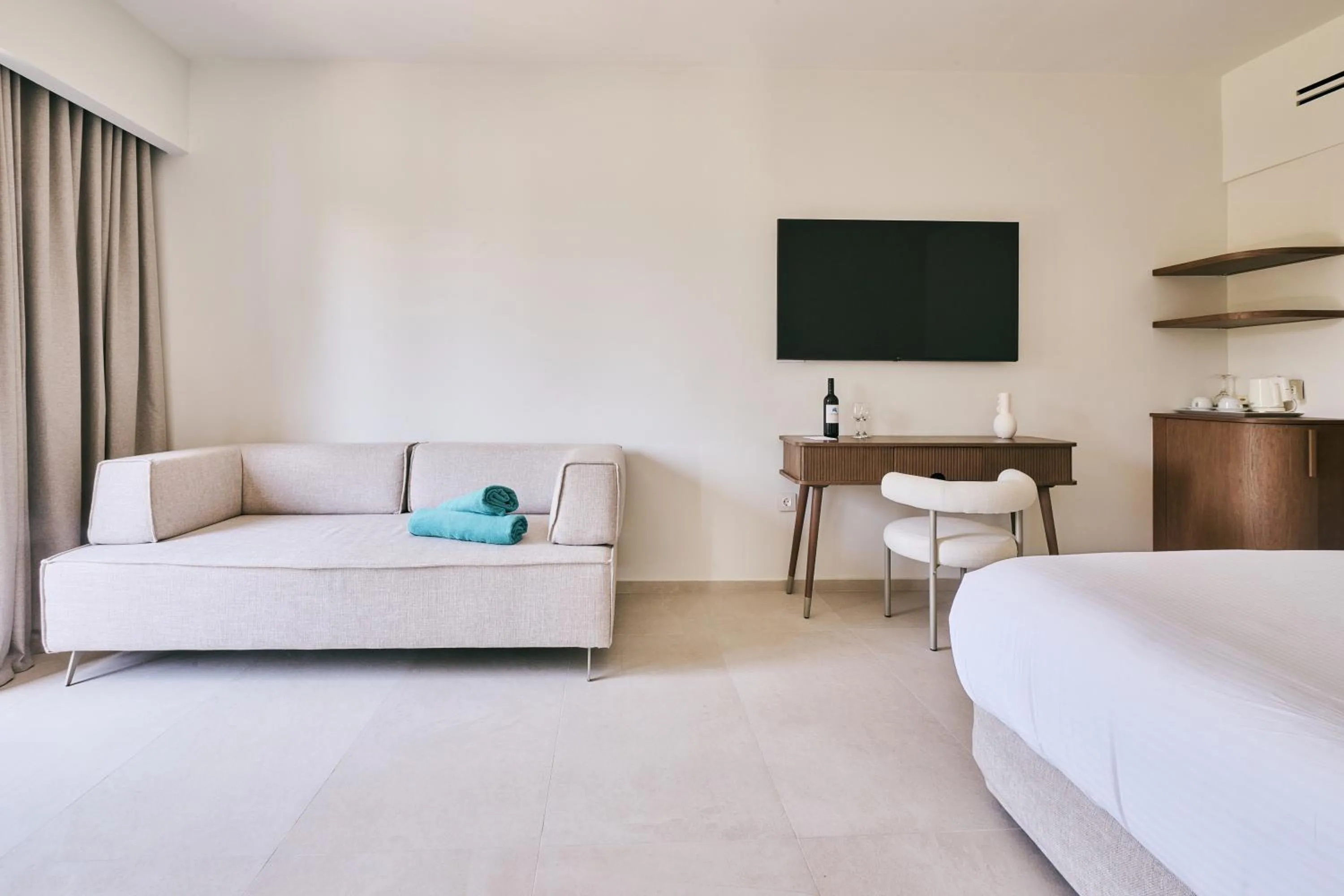 TV and multimedia, Bed in Oceanis Beach & Spa Resort