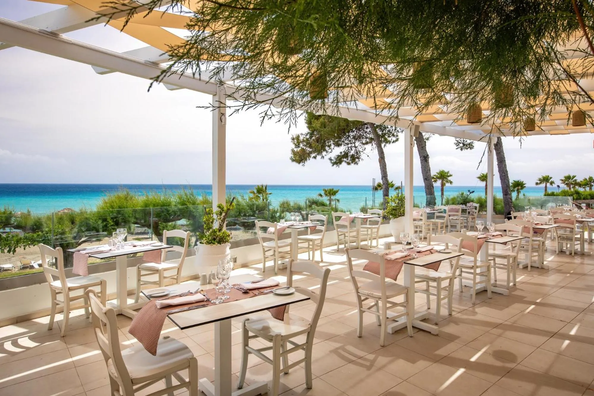 Restaurant/places to eat in Oceanis Beach & Spa Resort