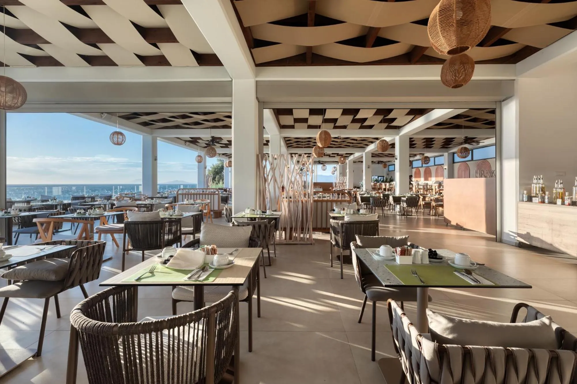 Restaurant/places to eat in Oceanis Beach & Spa Resort