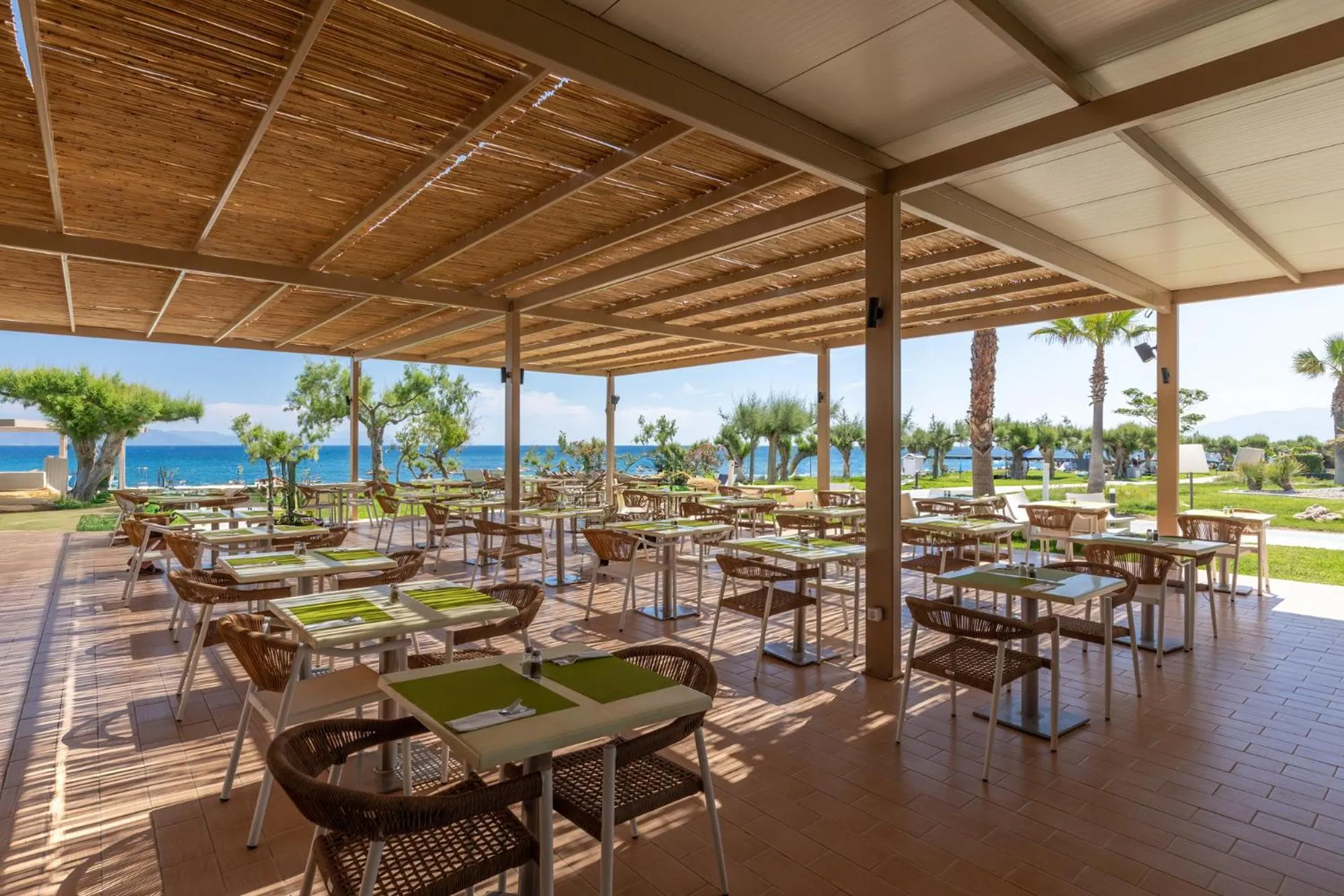 Restaurant/places to eat in Oceanis Beach & Spa Resort