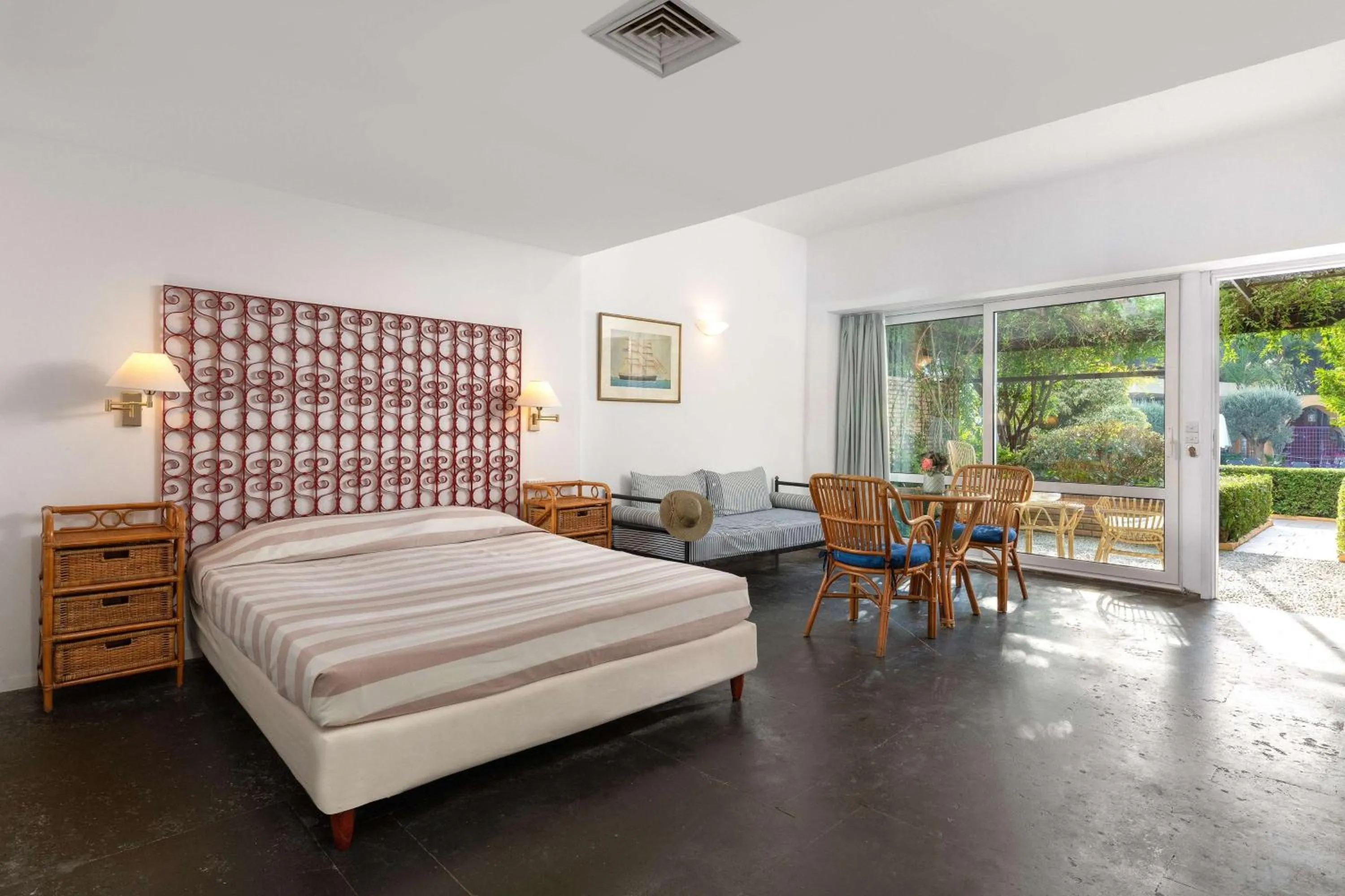 Bedroom, Bed in Dionysos Hotel