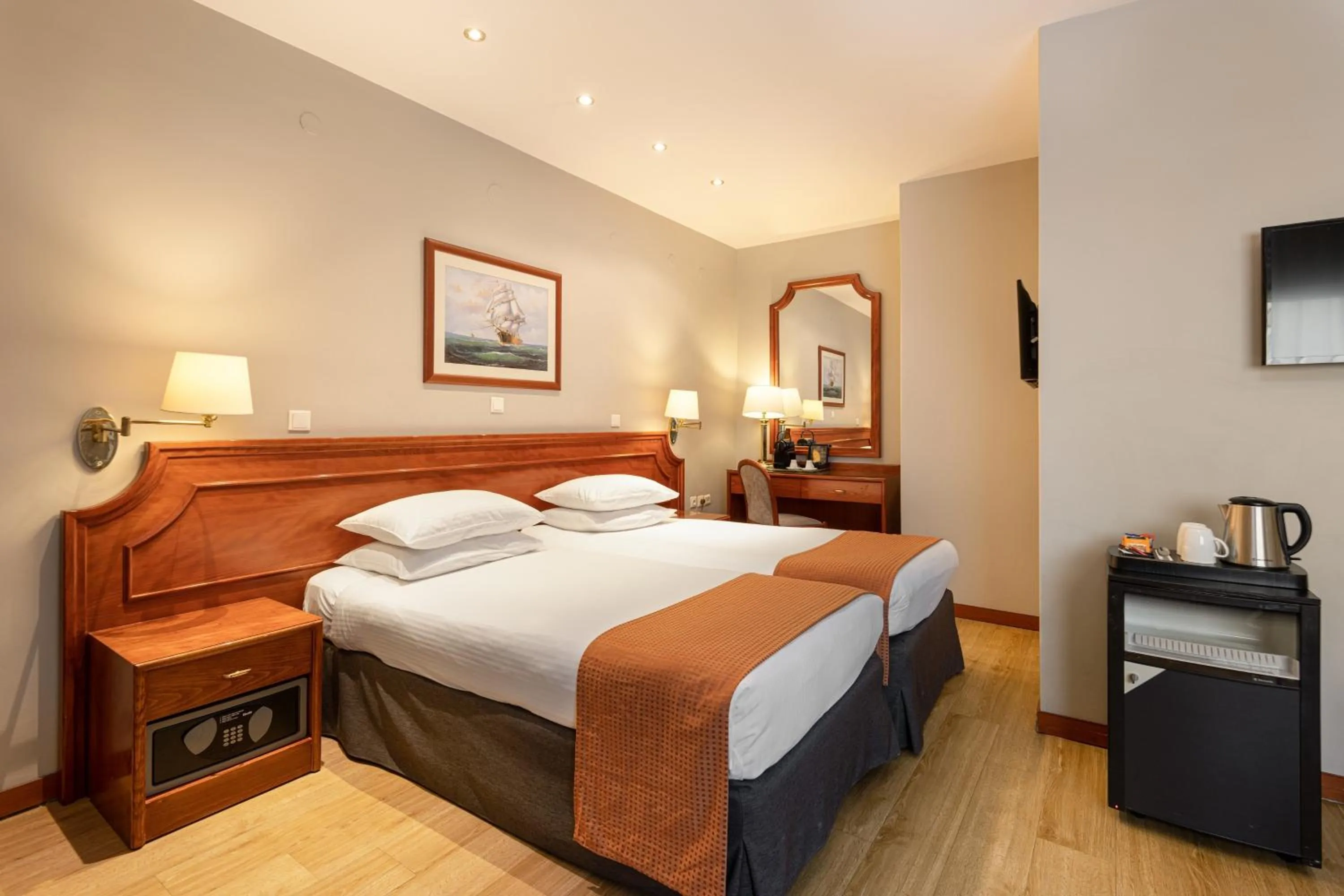 Photo of the whole room, Bed in Holiday Inn Thessaloniki by IHG