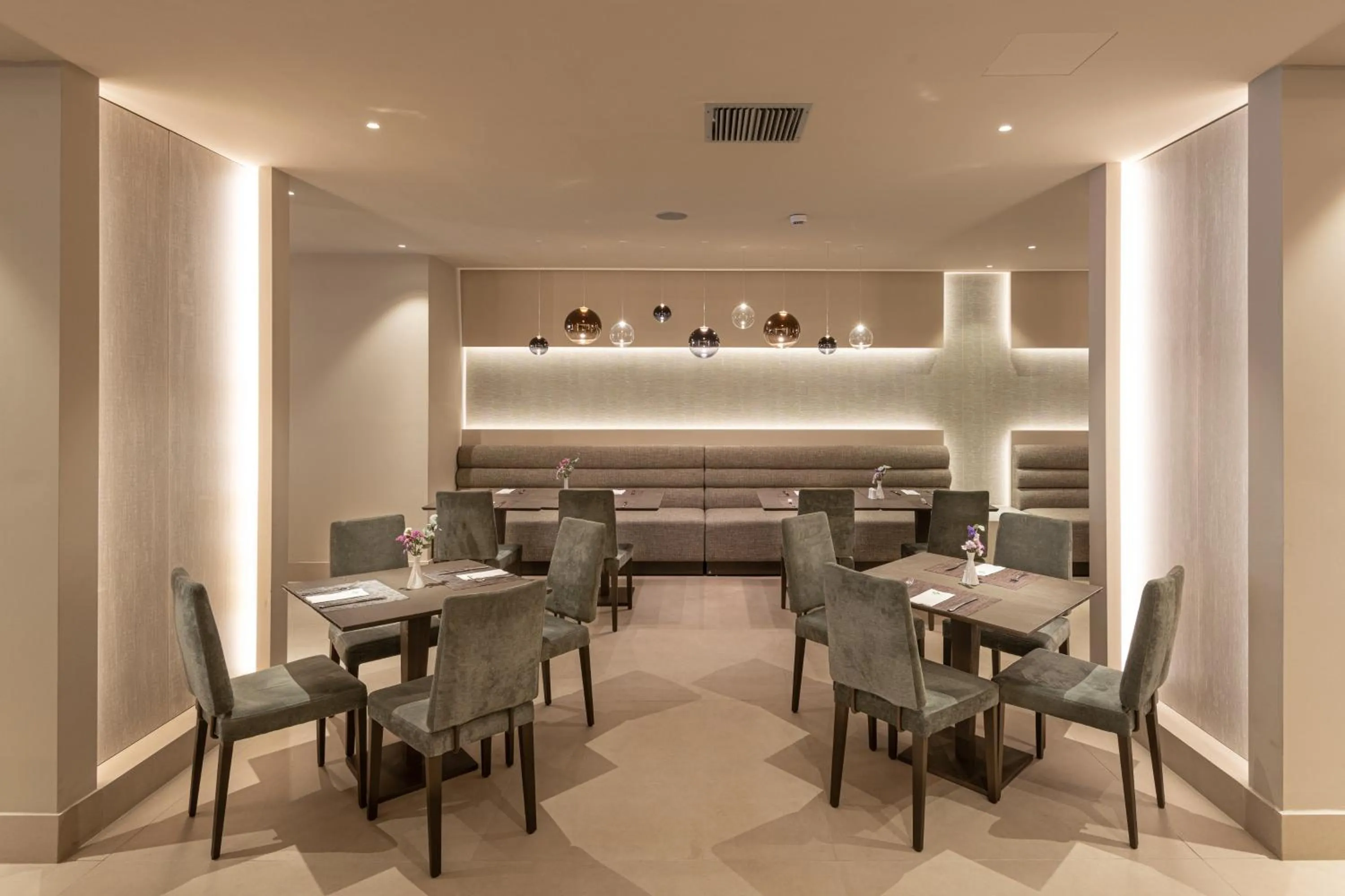 Restaurant/places to eat in Holiday Inn Thessaloniki by IHG