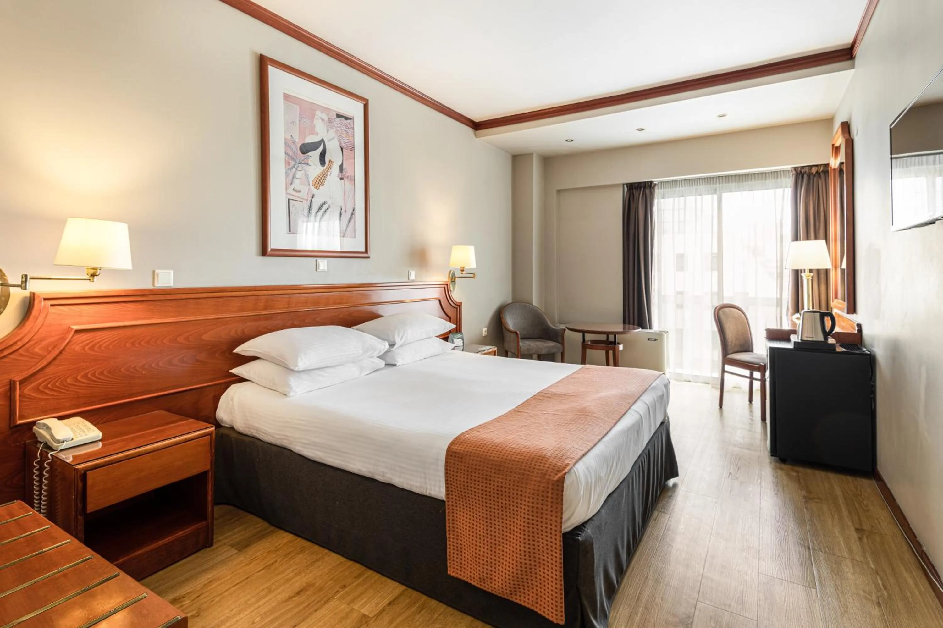 Photo of the whole room, Bed in Holiday Inn Thessaloniki by IHG