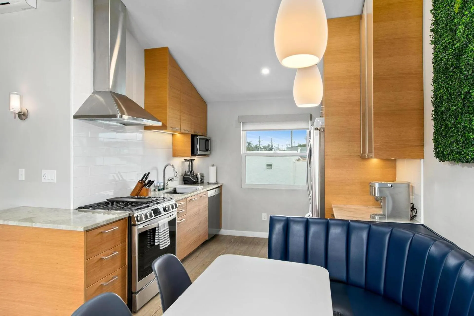 Kitchen or kitchenette in 7BD Family, Event Friendly, 2 blocks to Beach, Boardwalk