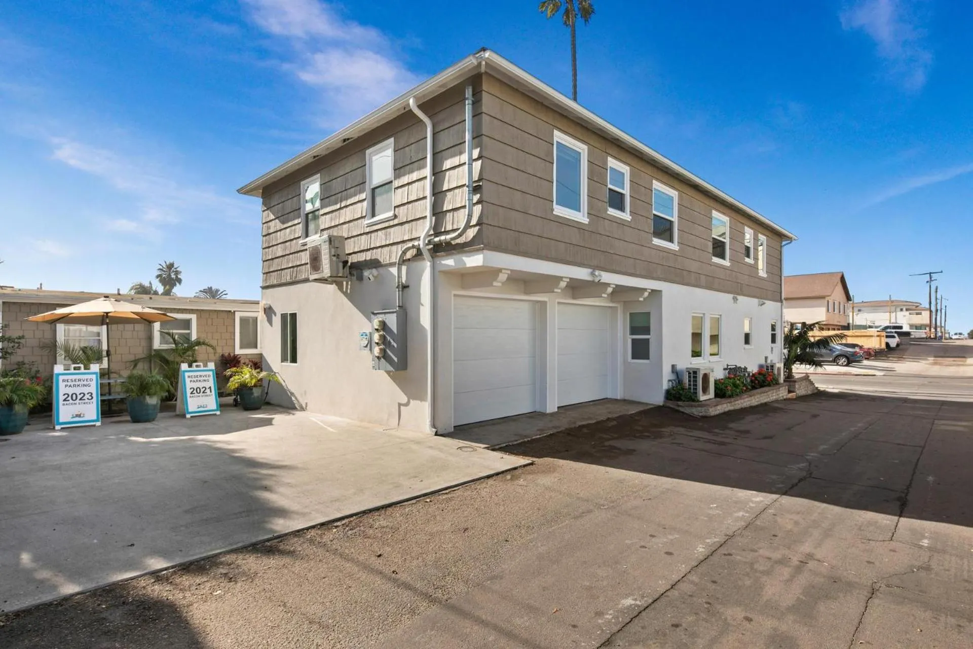 Property building in 7BD Family, Event Friendly, 2 blocks to Beach, Boardwalk