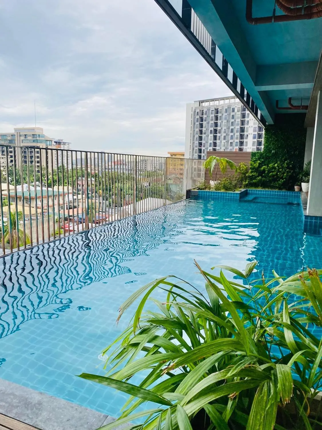 Swimming pool in Your Home Near The City Life